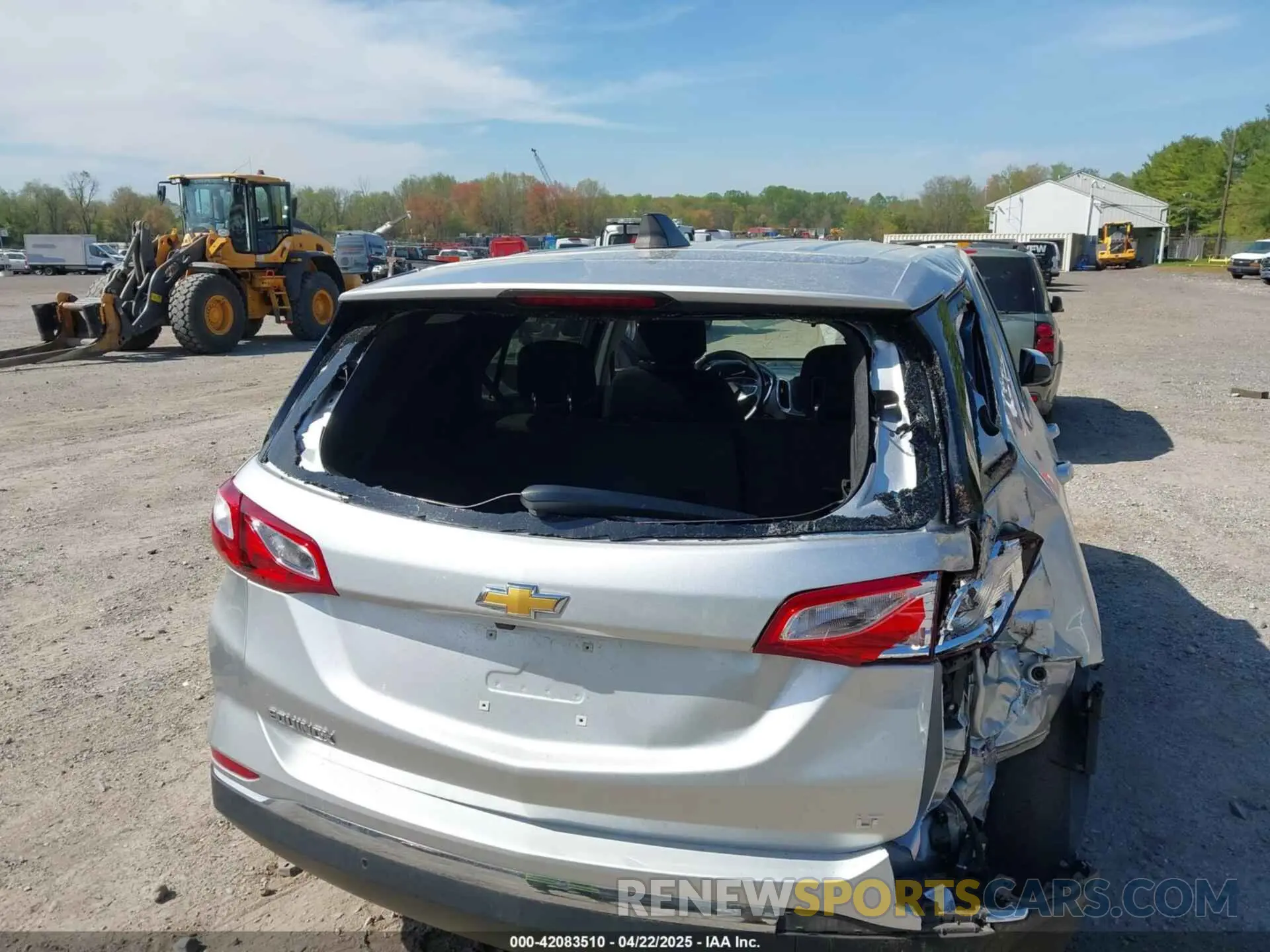 17 Photograph of a damaged car 2GNAXJEVXL6132843 CHEVROLET EQUINOX 2020