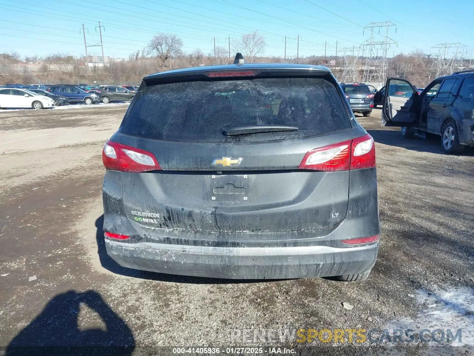 17 Photograph of a damaged car 2GNAXJEVXL6153594 CHEVROLET EQUINOX 2020