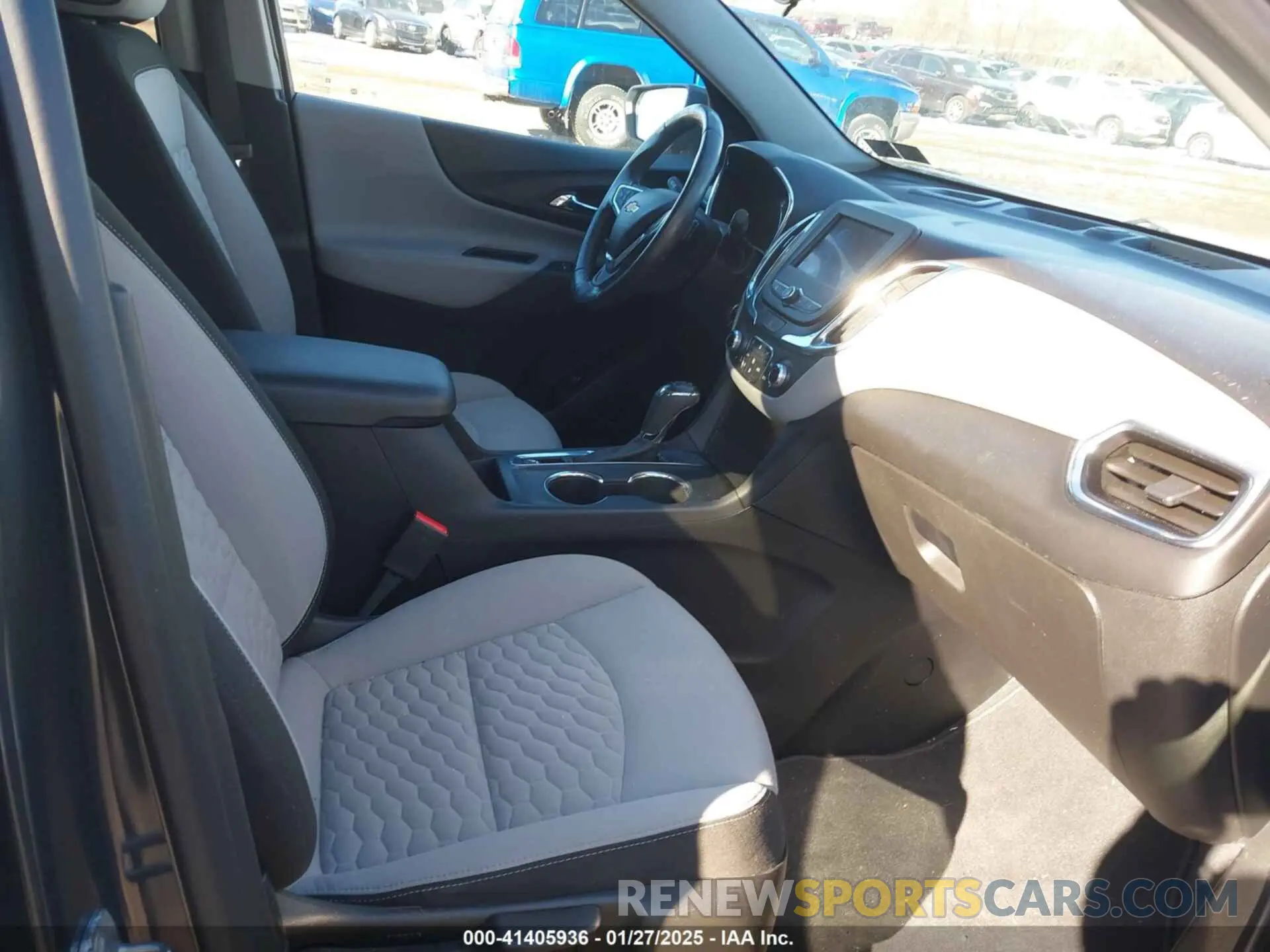 5 Photograph of a damaged car 2GNAXJEVXL6153594 CHEVROLET EQUINOX 2020