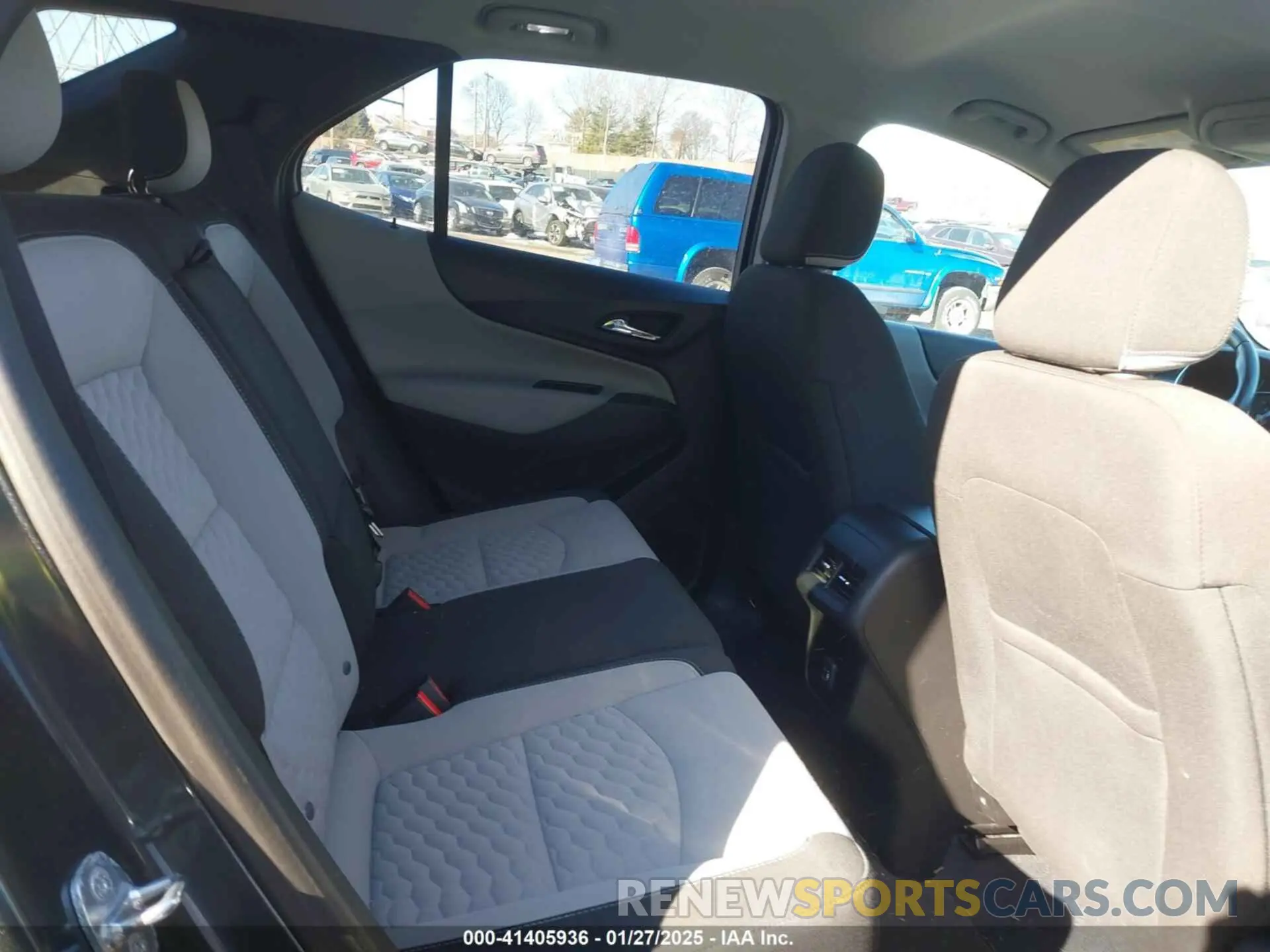 8 Photograph of a damaged car 2GNAXJEVXL6153594 CHEVROLET EQUINOX 2020
