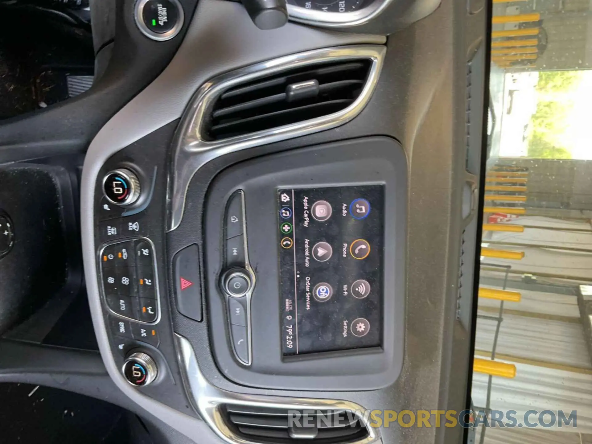 14 Photograph of a damaged car 2GNAXJEVXL6157547 CHEVROLET EQUINOX 2020