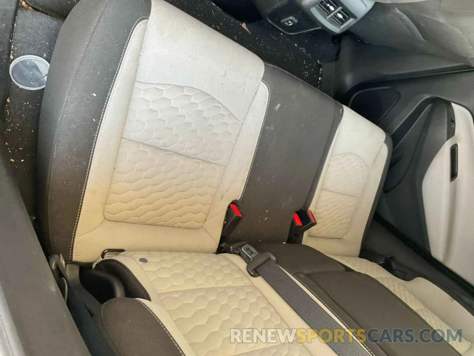 4 Photograph of a damaged car 2GNAXJEVXL6157547 CHEVROLET EQUINOX 2020