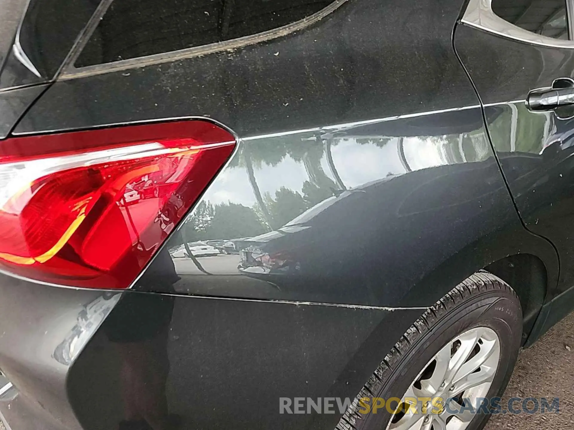 12 Photograph of a damaged car 2GNAXJEVXL6157774 CHEVROLET EQUINOX 2020
