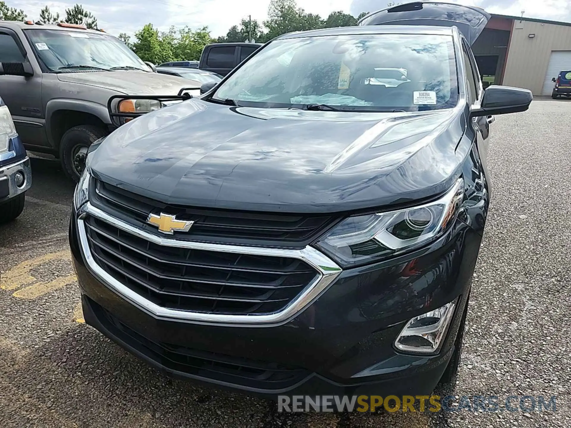 30 Photograph of a damaged car 2GNAXJEVXL6157774 CHEVROLET EQUINOX 2020