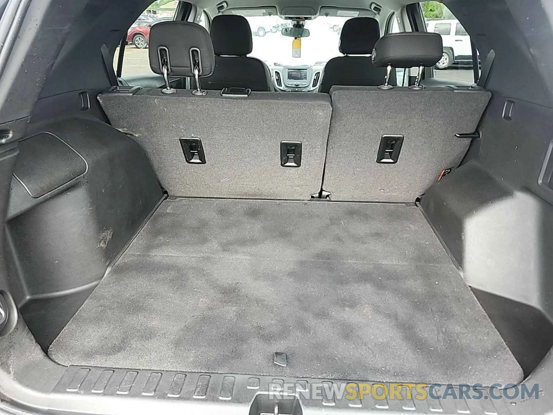 4 Photograph of a damaged car 2GNAXJEVXL6157774 CHEVROLET EQUINOX 2020