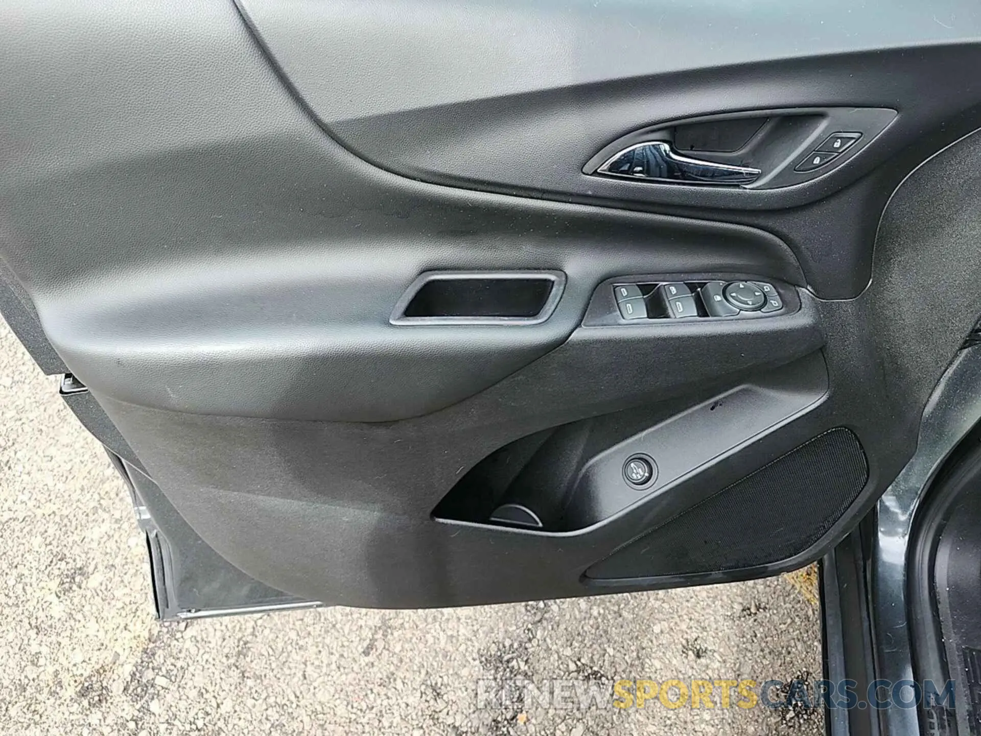5 Photograph of a damaged car 2GNAXJEVXL6157774 CHEVROLET EQUINOX 2020