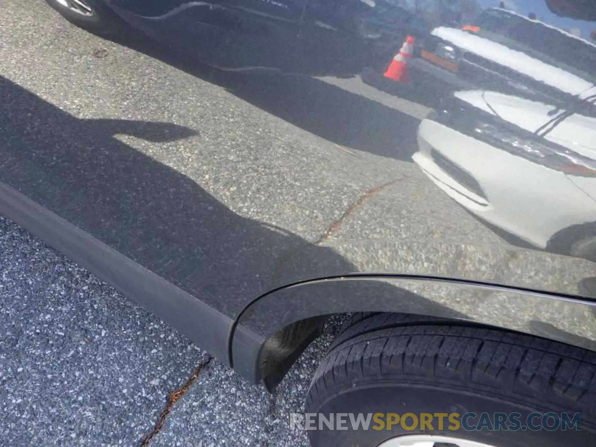 13 Photograph of a damaged car 2GNAXJEVXL6175076 CHEVROLET EQUINOX 2020