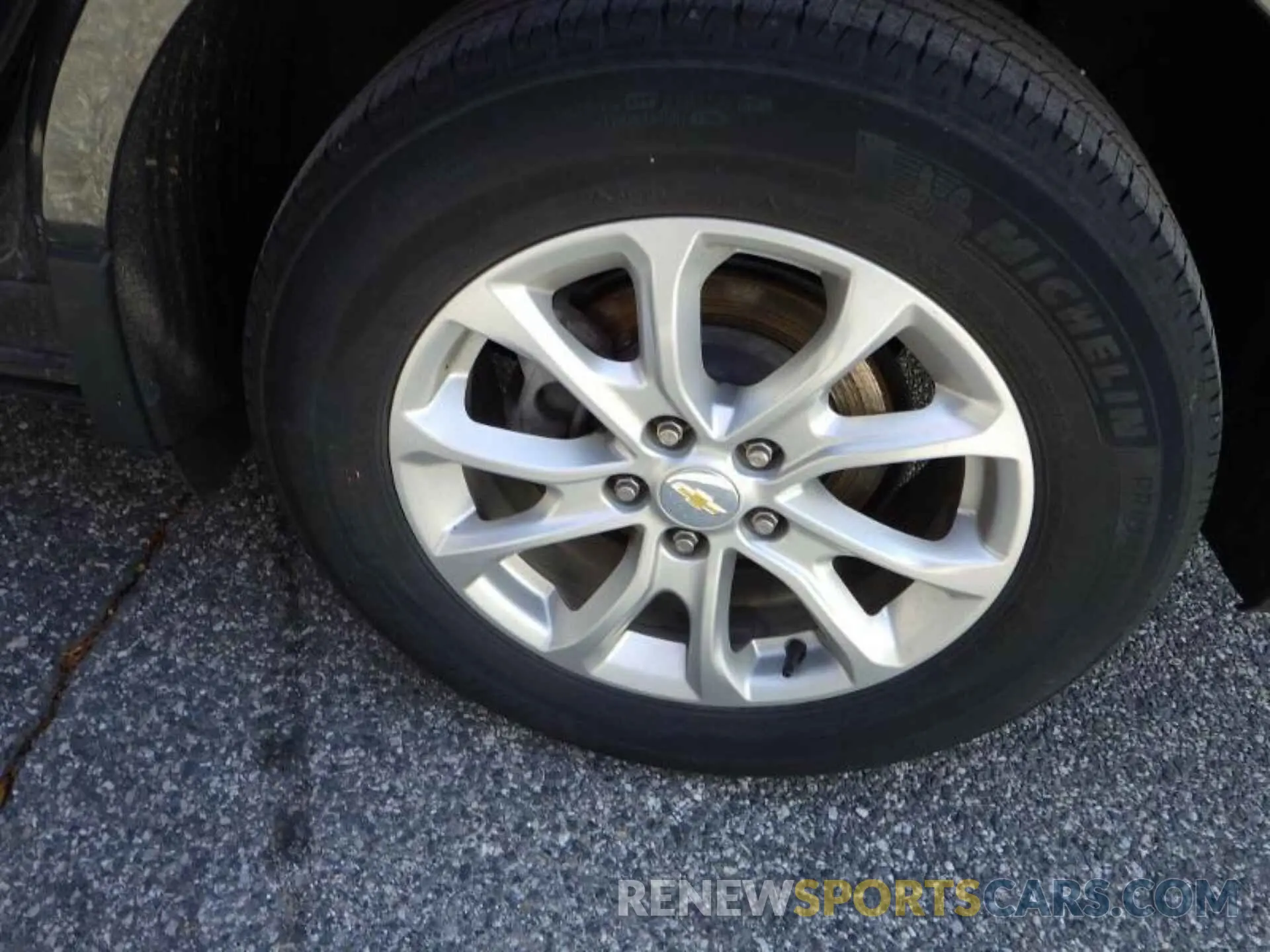 4 Photograph of a damaged car 2GNAXJEVXL6175076 CHEVROLET EQUINOX 2020