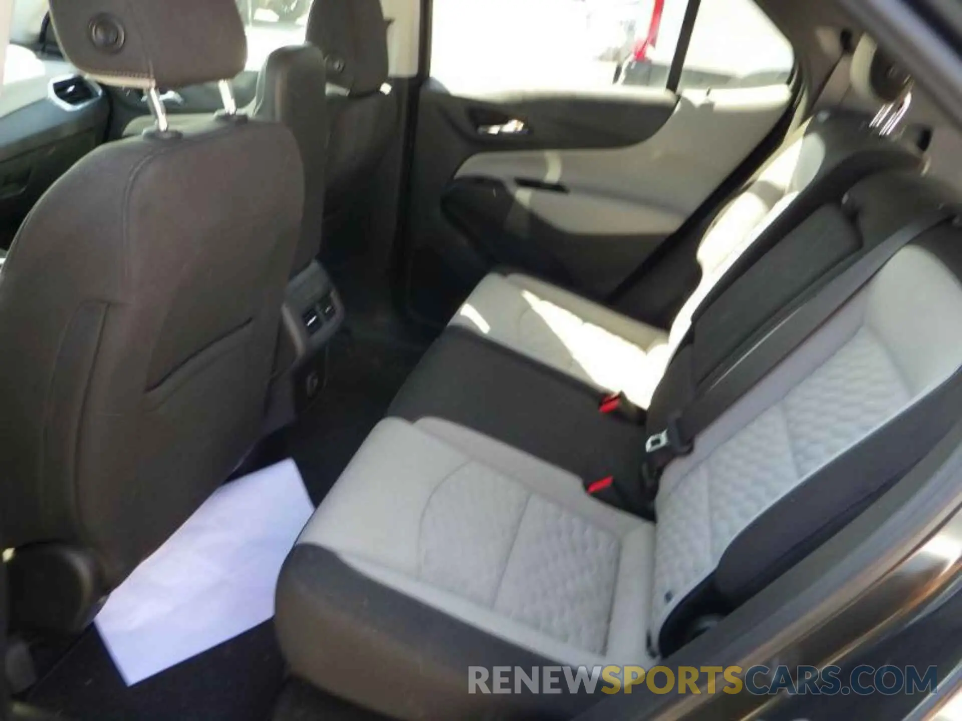 6 Photograph of a damaged car 2GNAXJEVXL6175076 CHEVROLET EQUINOX 2020