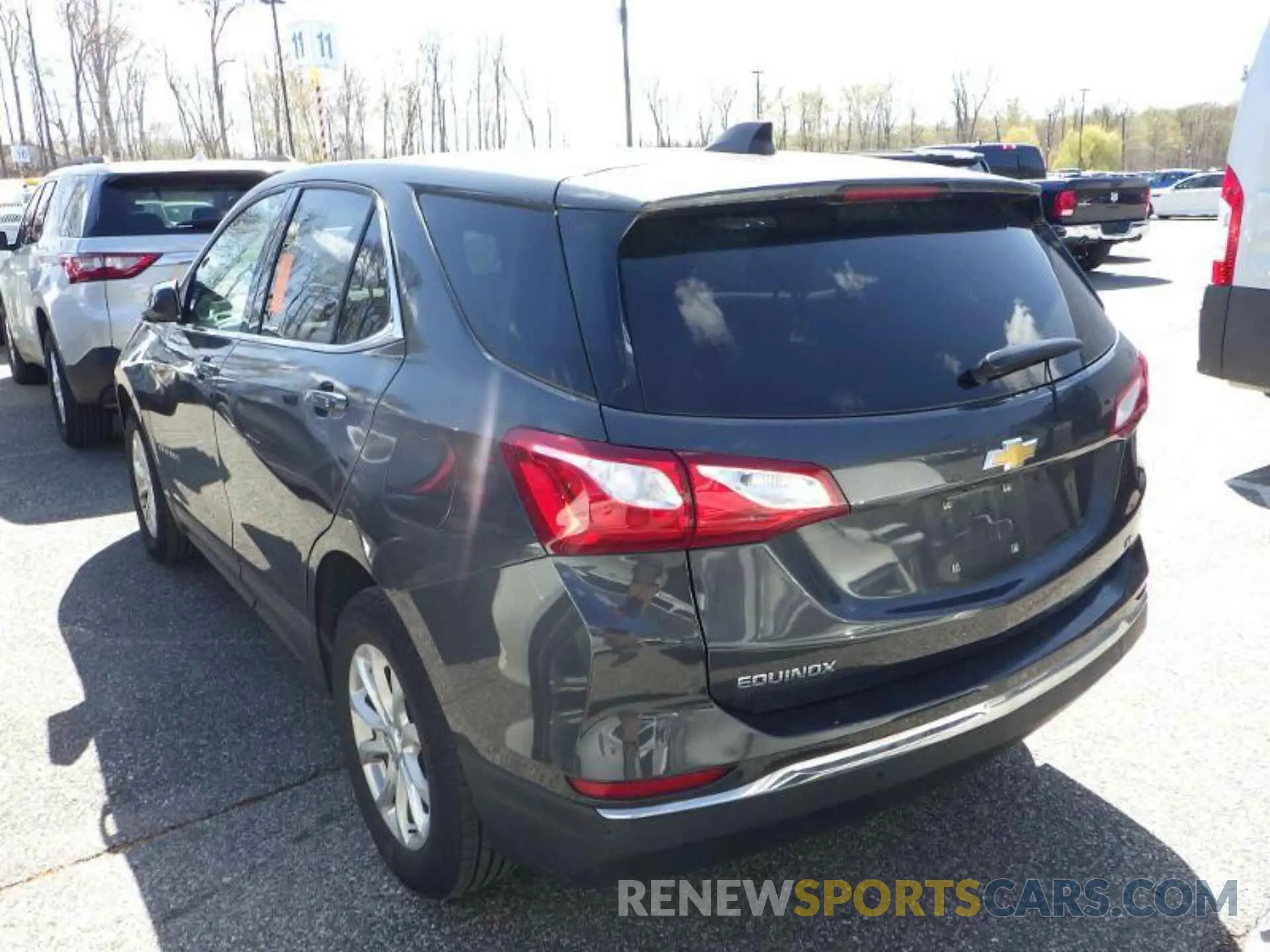 8 Photograph of a damaged car 2GNAXJEVXL6175076 CHEVROLET EQUINOX 2020