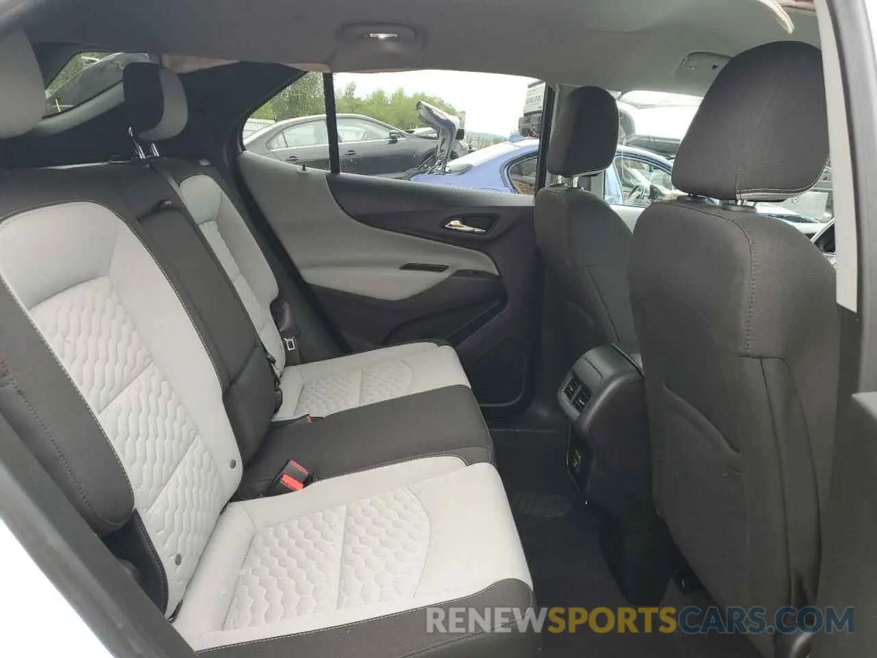 11 Photograph of a damaged car 2GNAXJEVXL6232165 CHEVROLET EQUINOX 2020