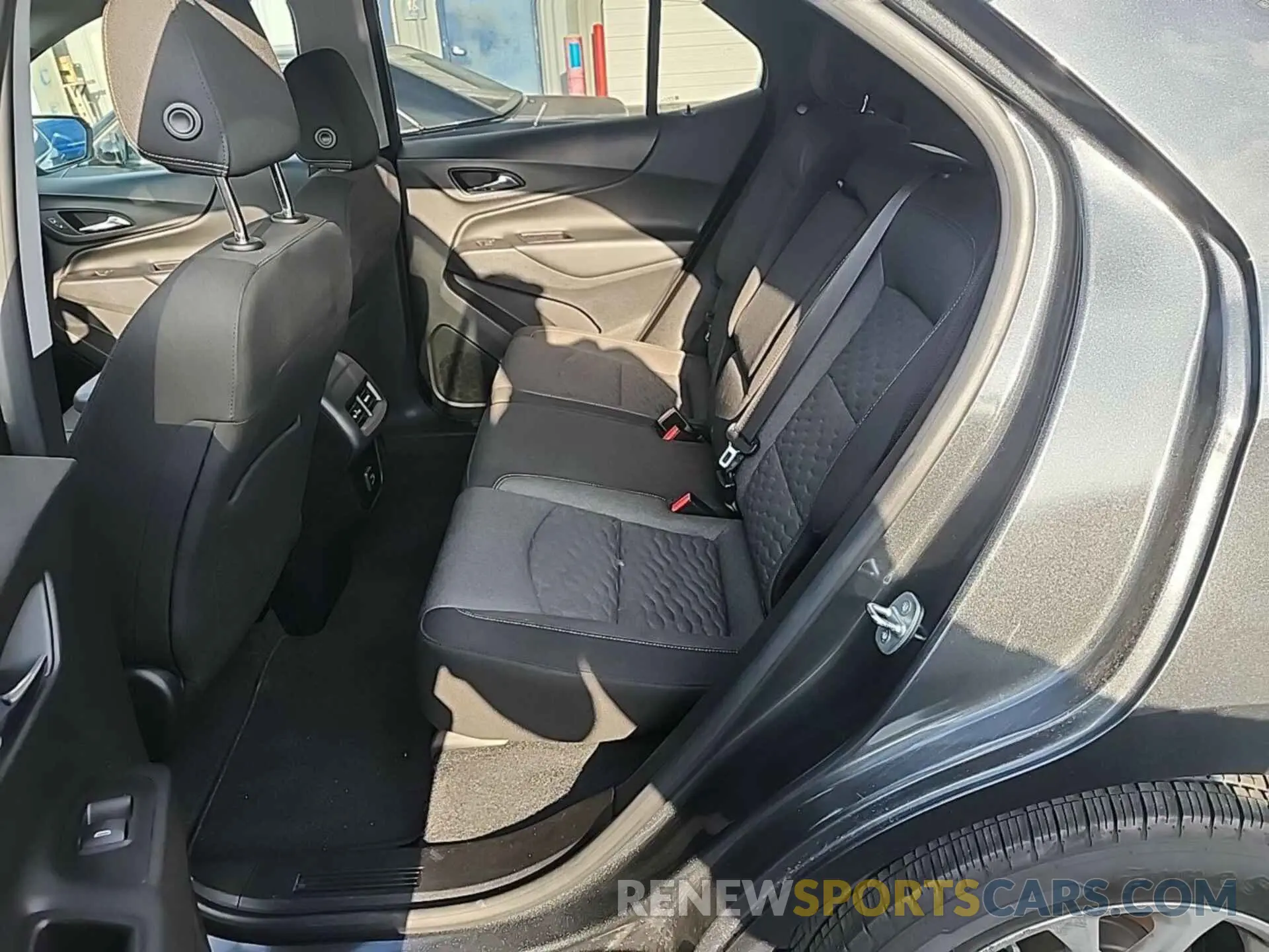 17 Photograph of a damaged car 2GNAXJEVXL6232943 CHEVROLET EQUINOX 2020