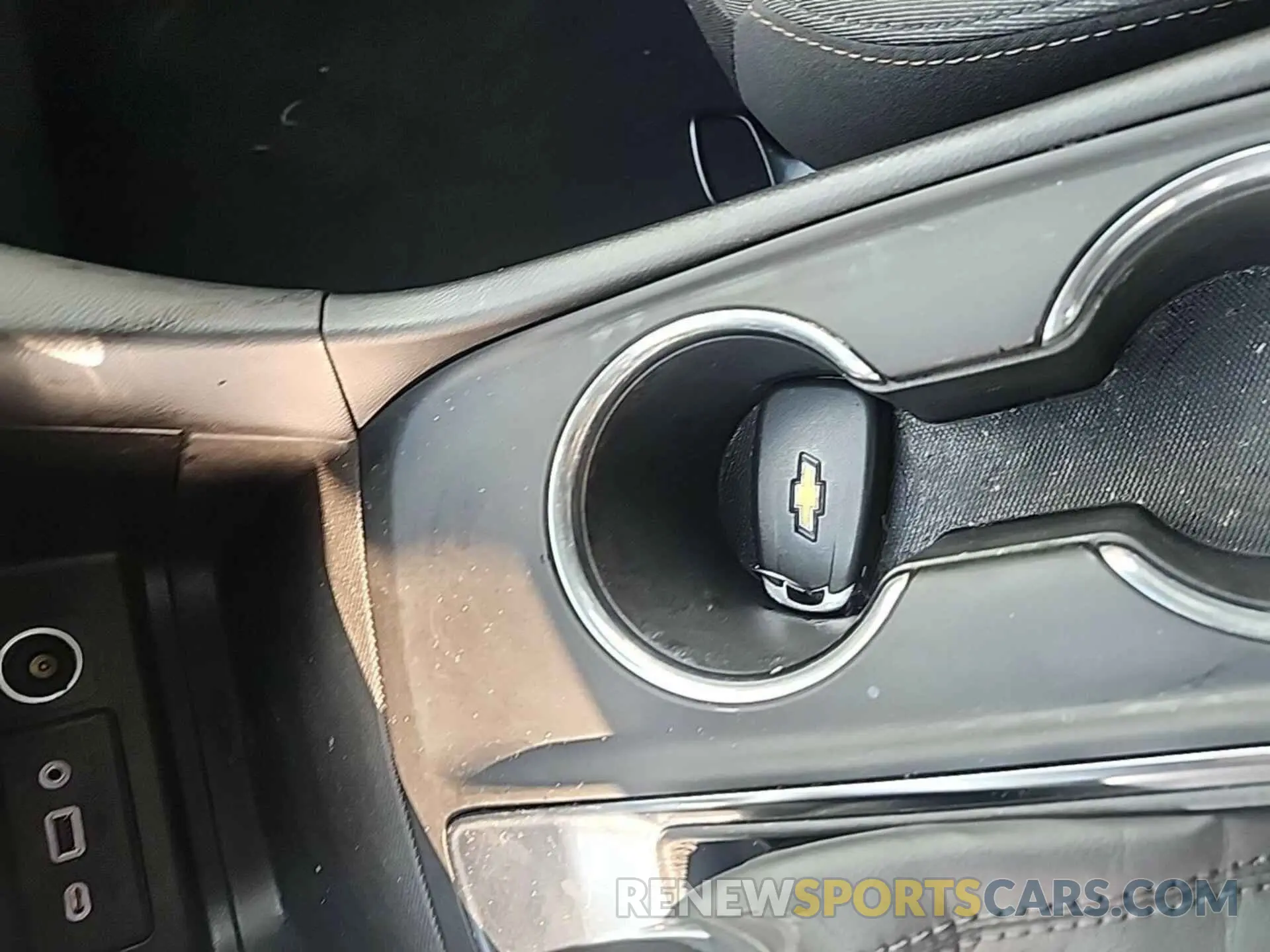 4 Photograph of a damaged car 2GNAXJEVXL6232943 CHEVROLET EQUINOX 2020