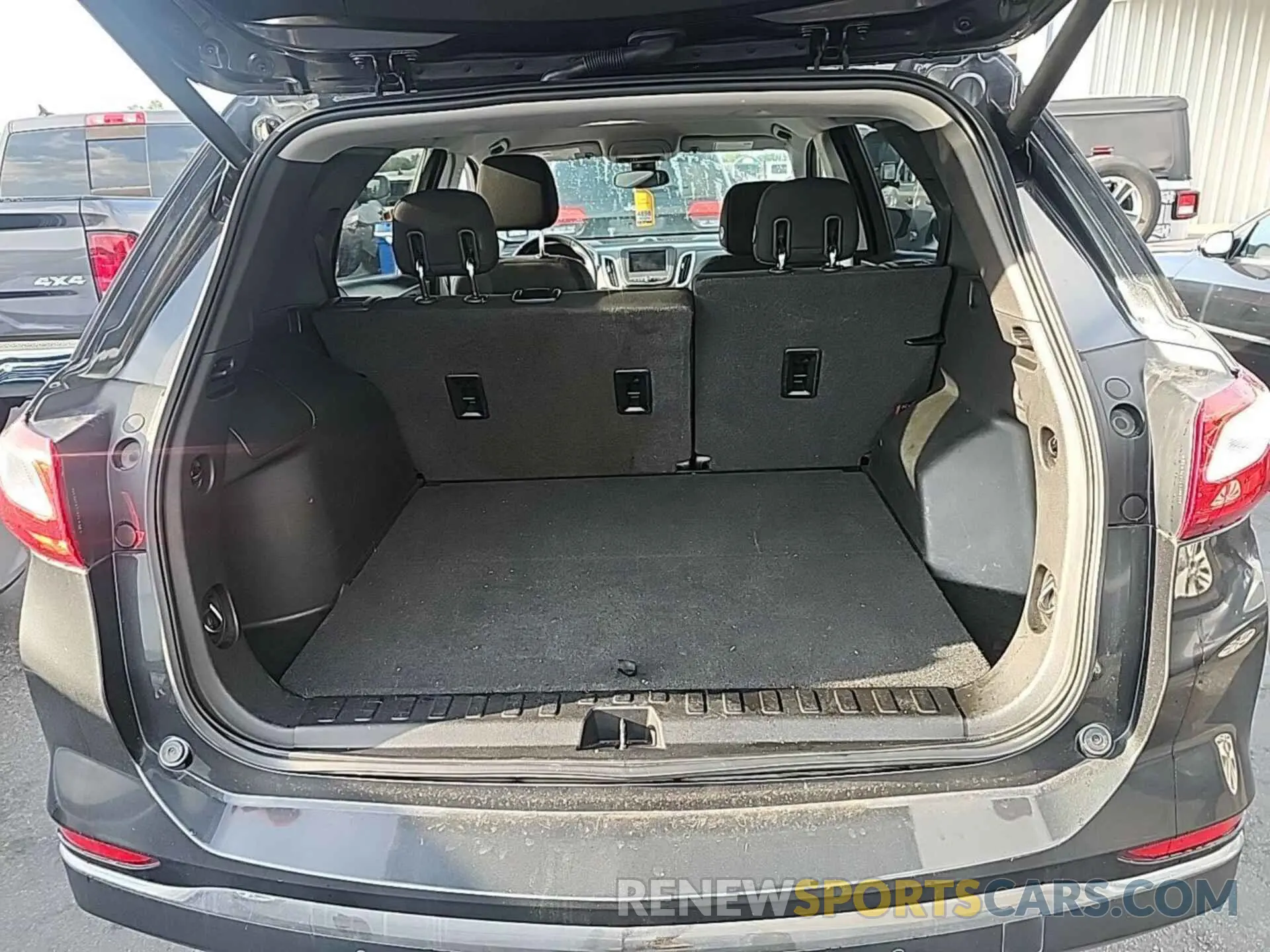 7 Photograph of a damaged car 2GNAXJEVXL6232943 CHEVROLET EQUINOX 2020