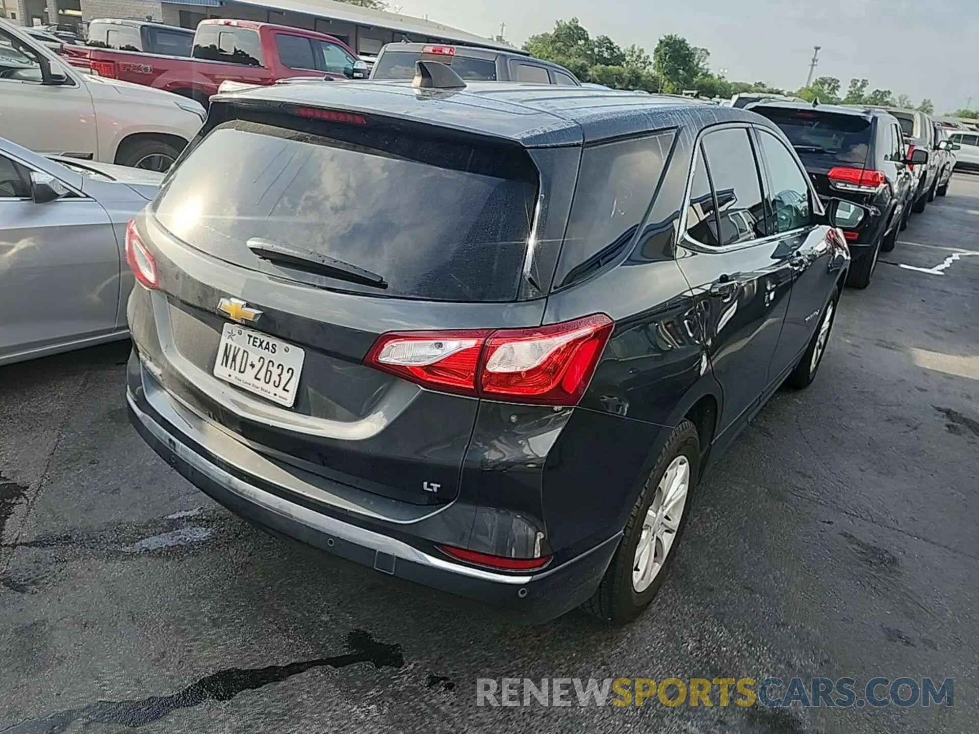 8 Photograph of a damaged car 2GNAXJEVXL6232943 CHEVROLET EQUINOX 2020