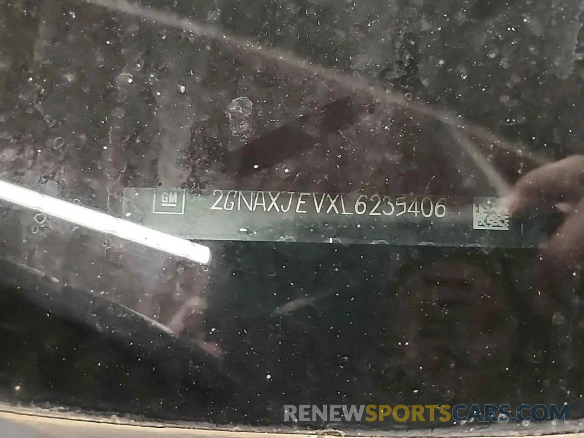 18 Photograph of a damaged car 2GNAXJEVXL6235406 CHEVROLET EQUINOX 2020