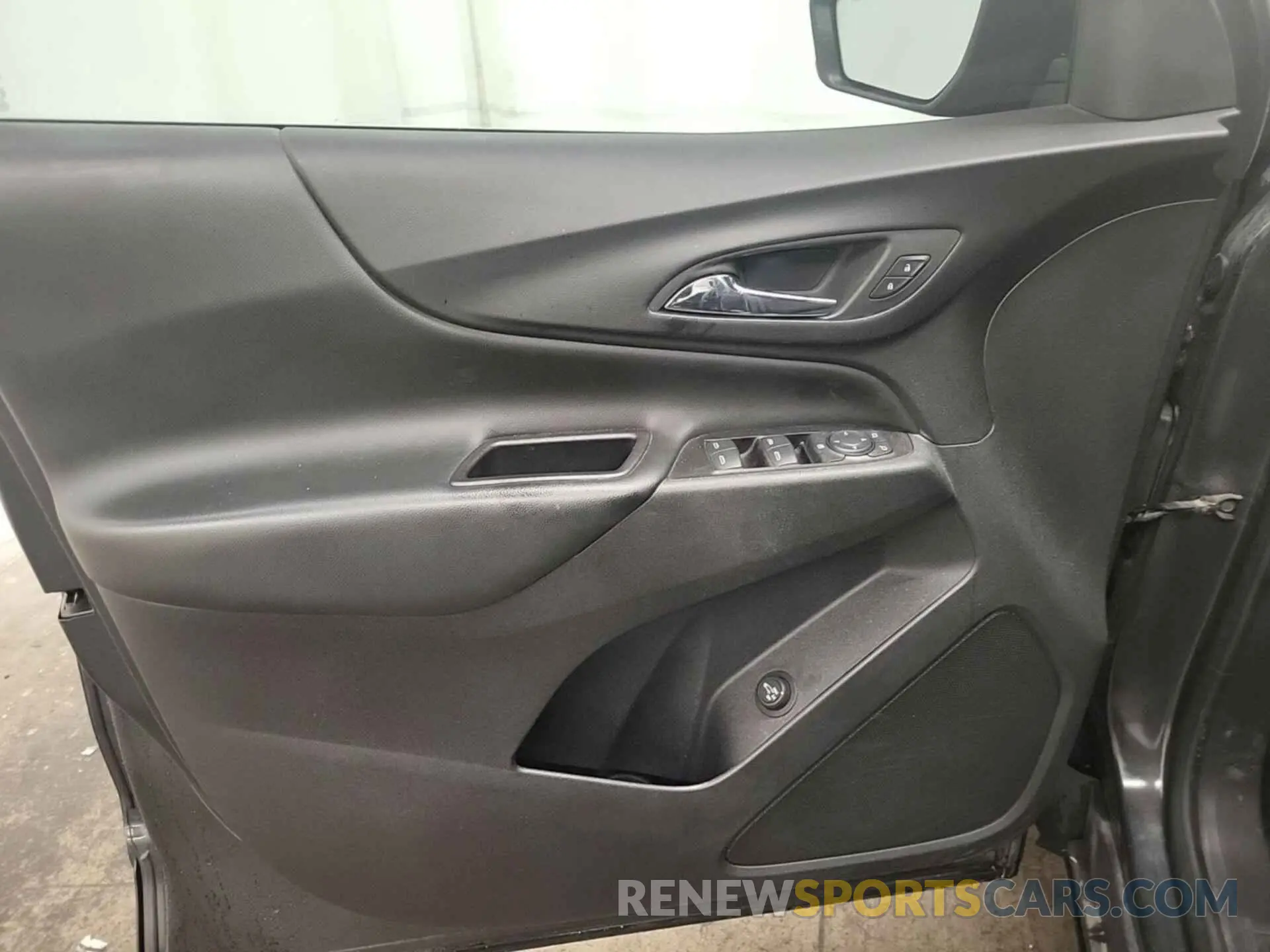 9 Photograph of a damaged car 2GNAXJEVXL6235406 CHEVROLET EQUINOX 2020