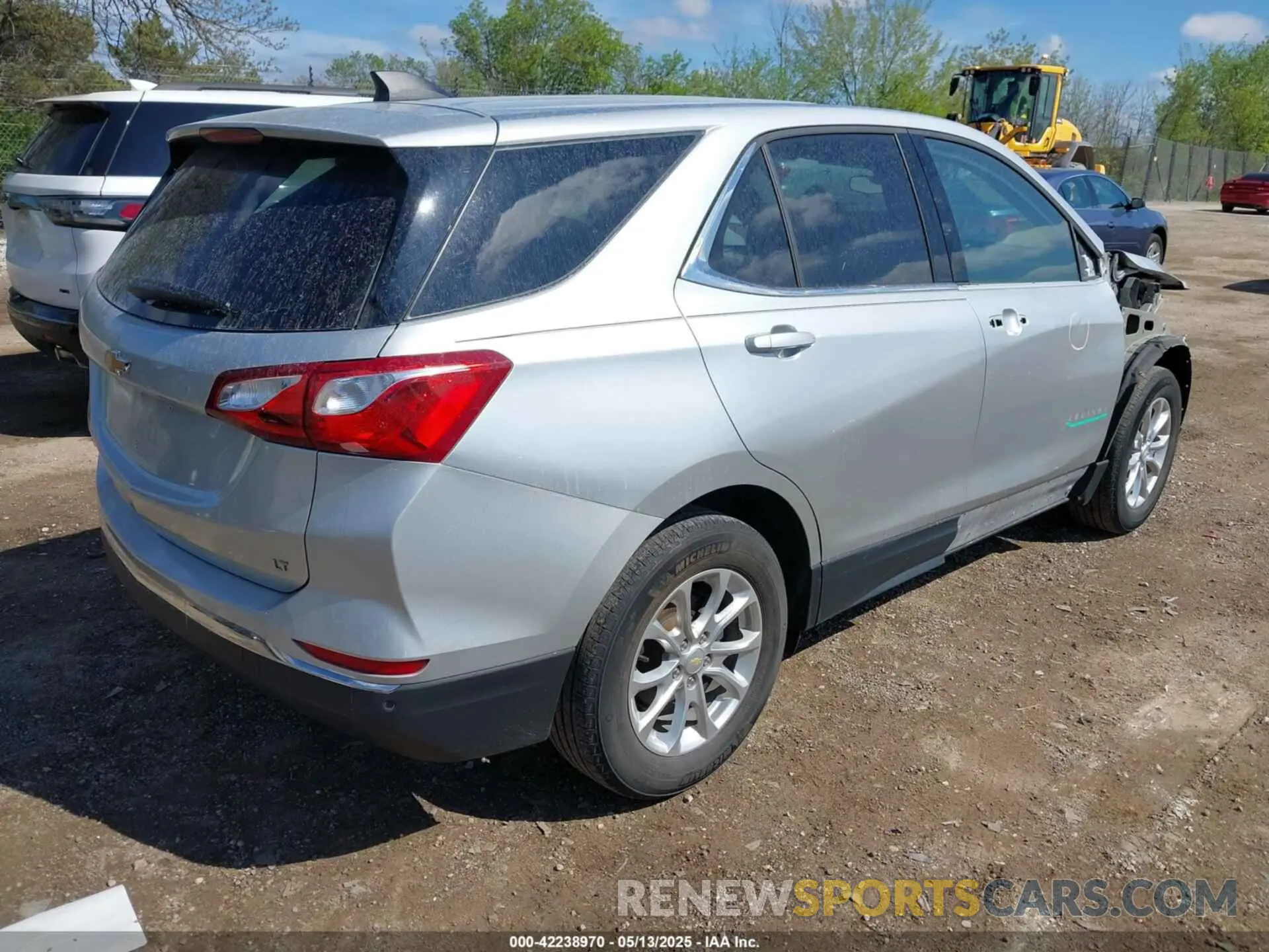 4 Photograph of a damaged car 2GNAXJEVXL6259463 CHEVROLET EQUINOX 2020