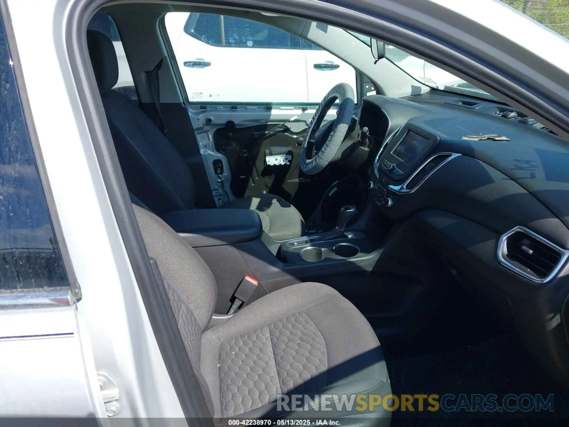 5 Photograph of a damaged car 2GNAXJEVXL6259463 CHEVROLET EQUINOX 2020