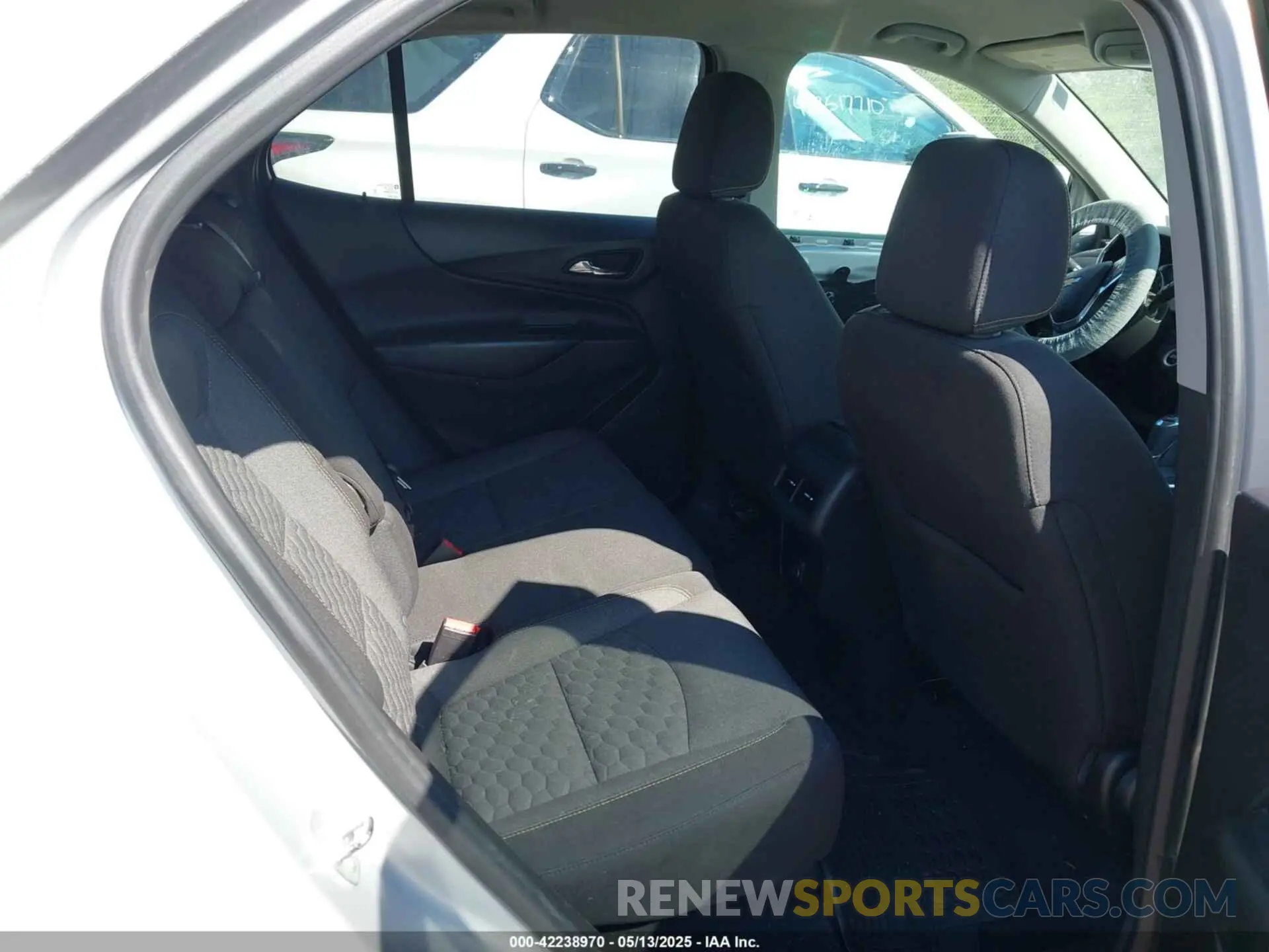 8 Photograph of a damaged car 2GNAXJEVXL6259463 CHEVROLET EQUINOX 2020