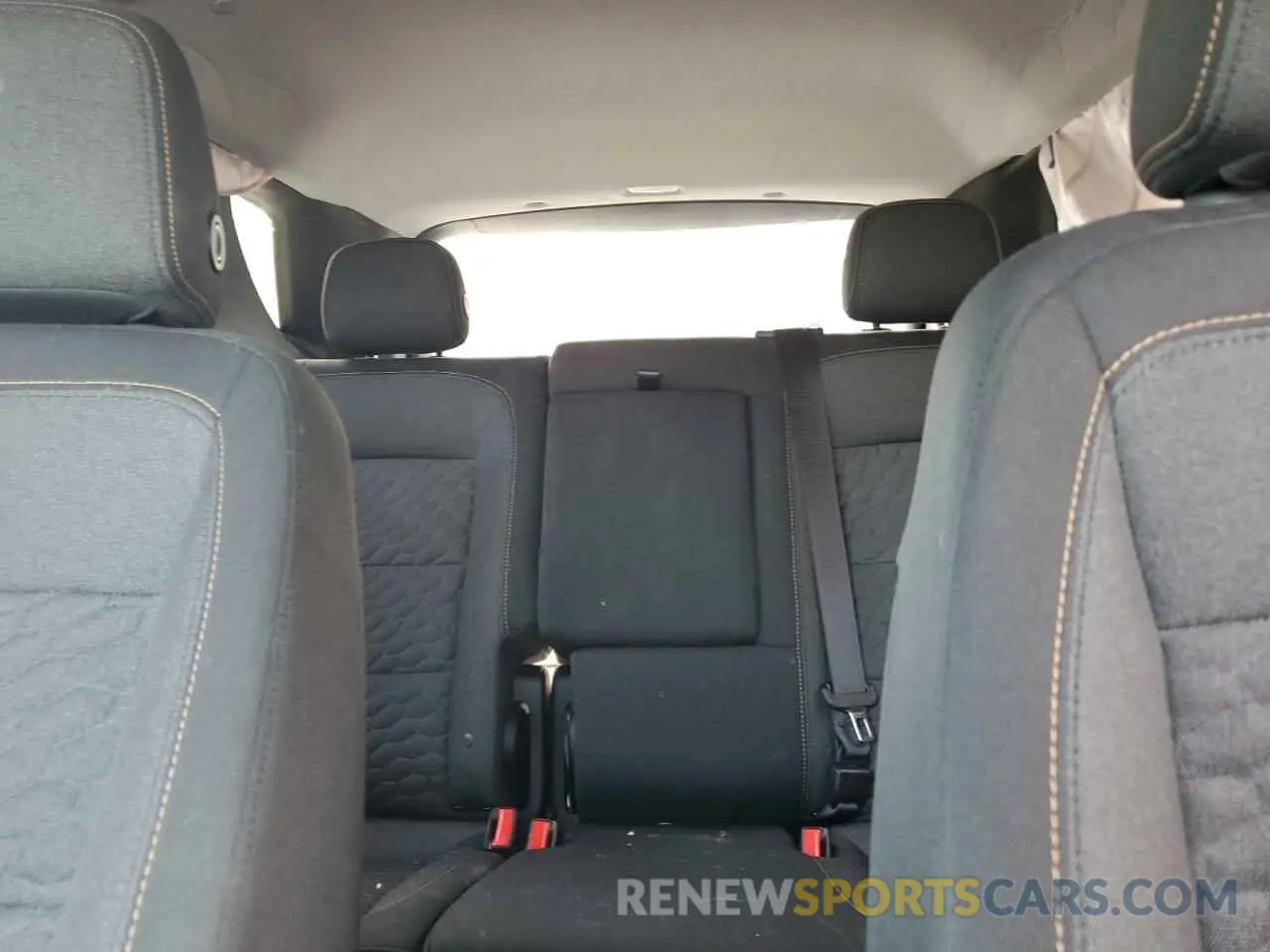 10 Photograph of a damaged car 2GNAXKEV0L6124823 CHEVROLET EQUINOX 2020