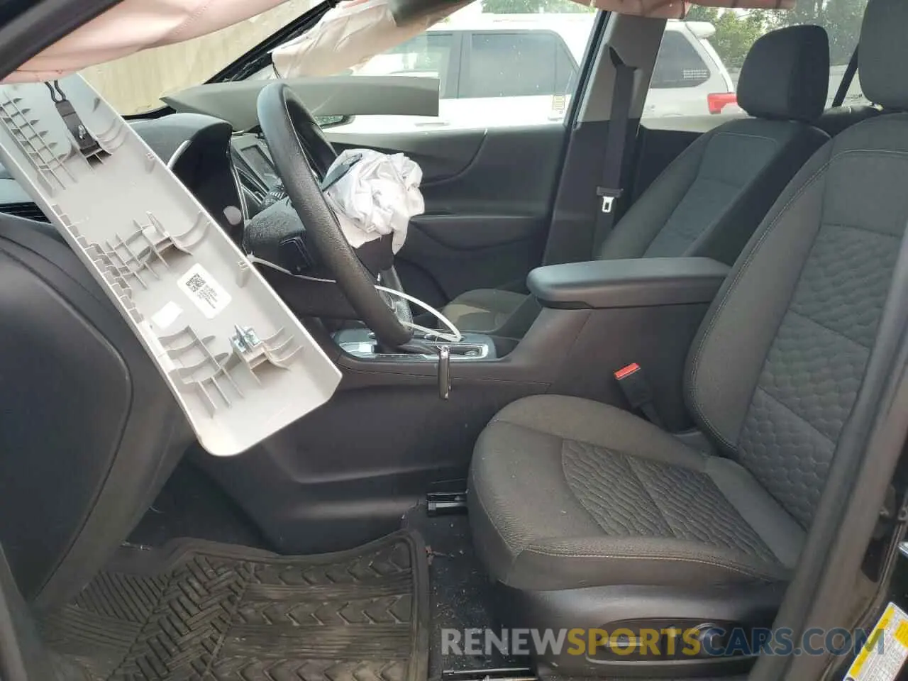 7 Photograph of a damaged car 2GNAXKEV0L6124823 CHEVROLET EQUINOX 2020