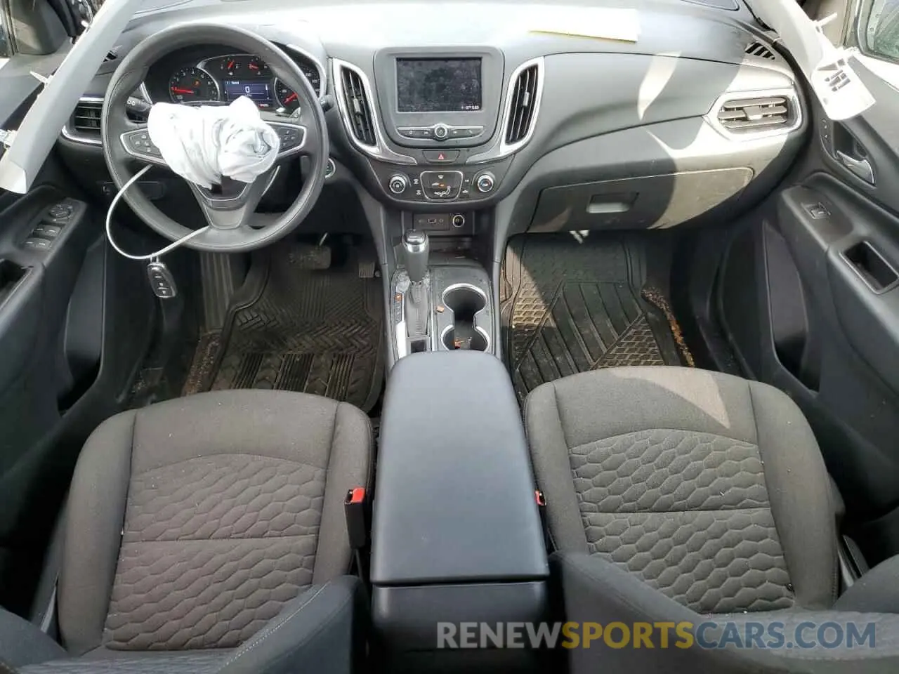 8 Photograph of a damaged car 2GNAXKEV0L6124823 CHEVROLET EQUINOX 2020
