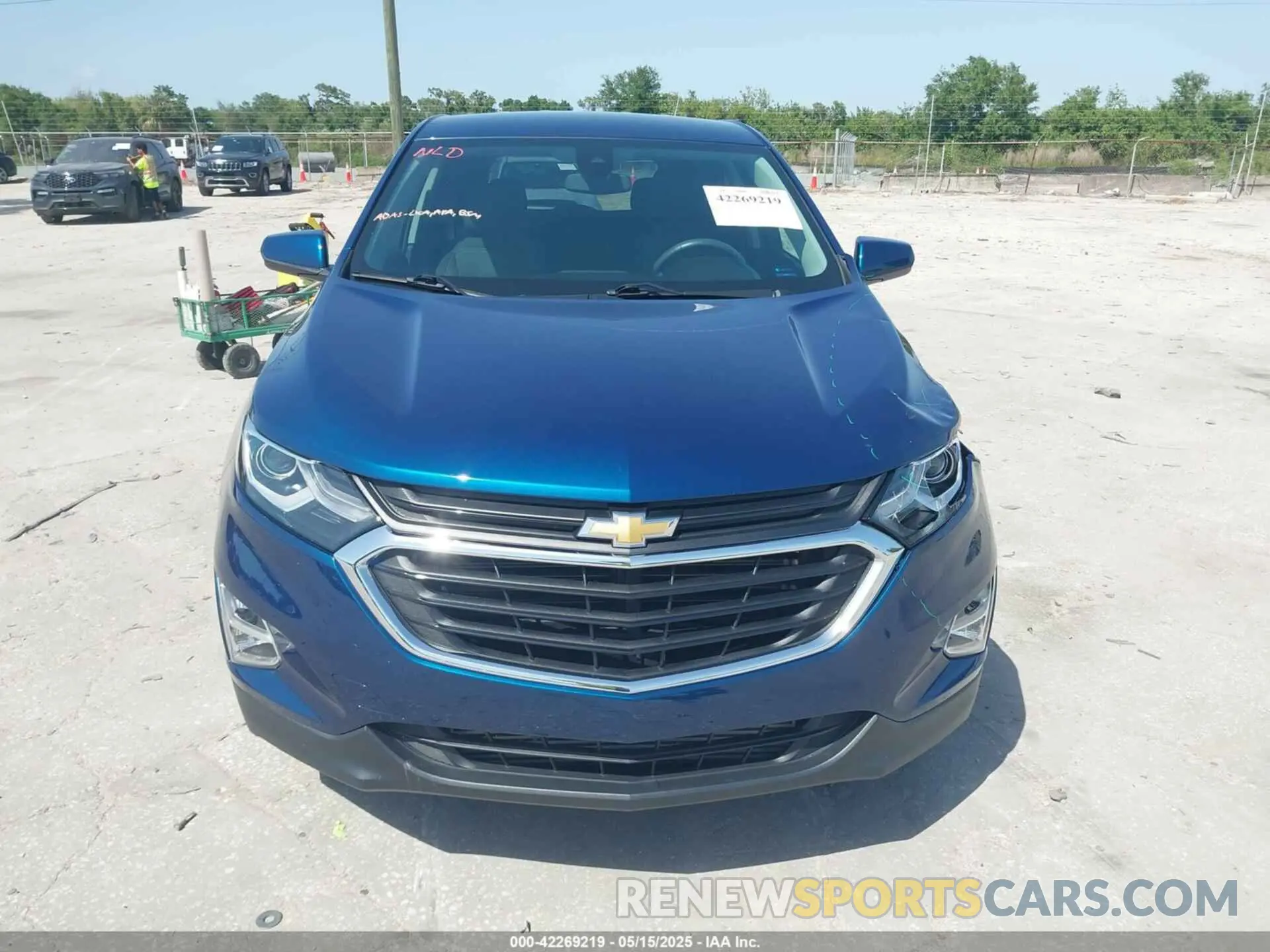 12 Photograph of a damaged car 2GNAXKEV0L6125258 CHEVROLET EQUINOX 2020