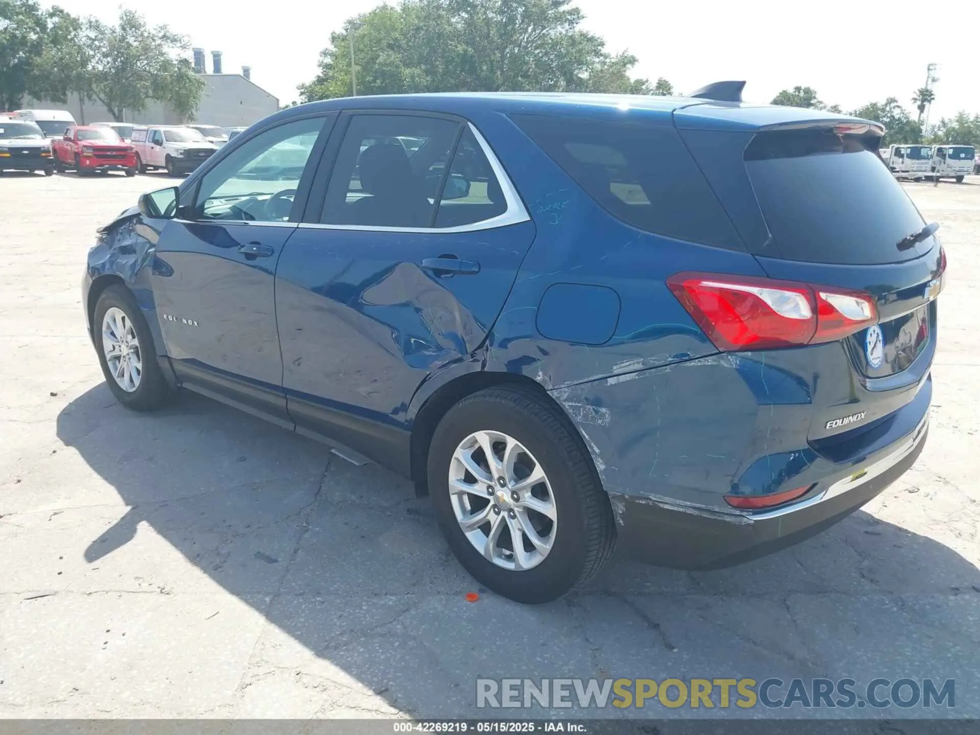 3 Photograph of a damaged car 2GNAXKEV0L6125258 CHEVROLET EQUINOX 2020