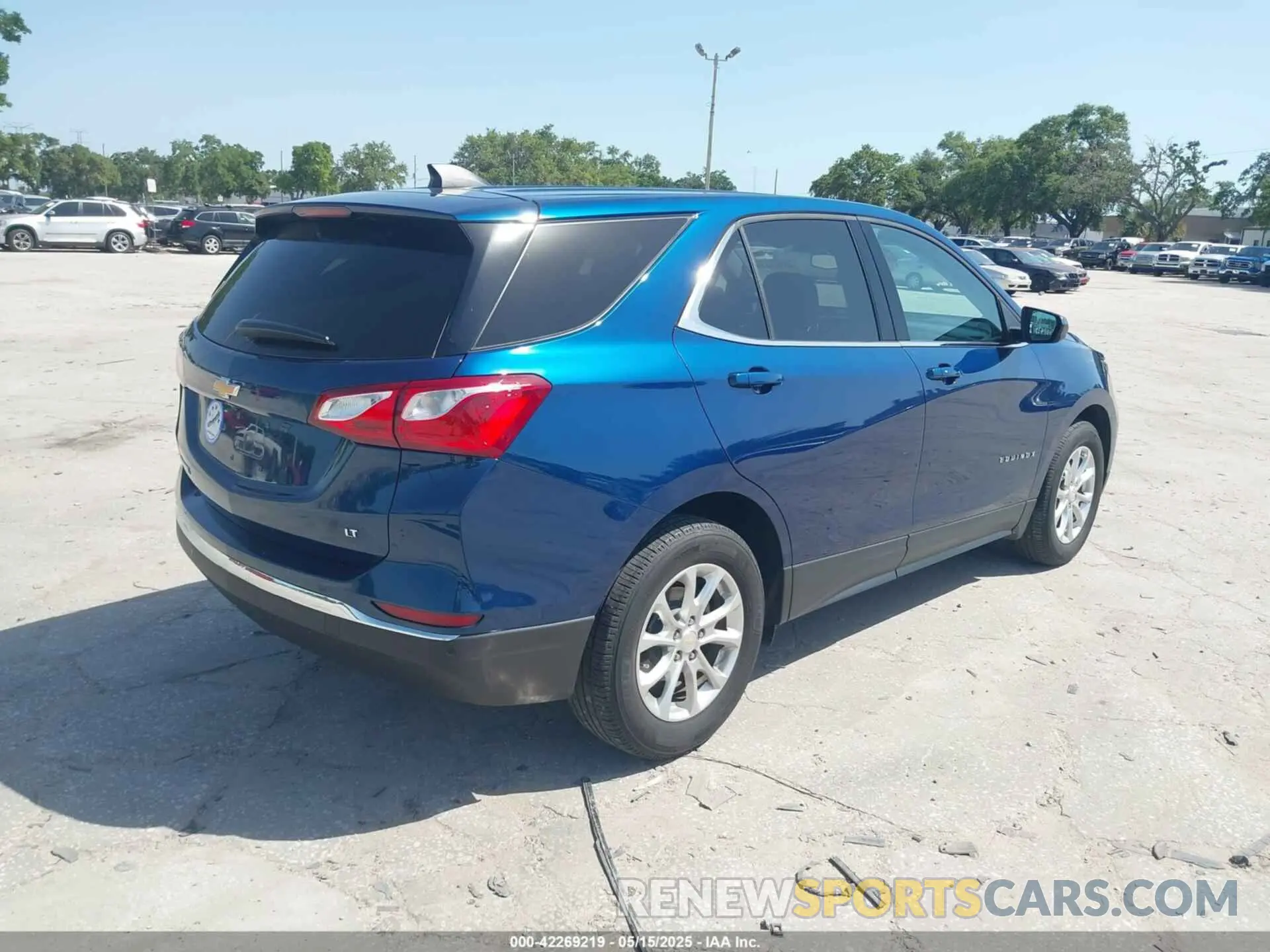 4 Photograph of a damaged car 2GNAXKEV0L6125258 CHEVROLET EQUINOX 2020