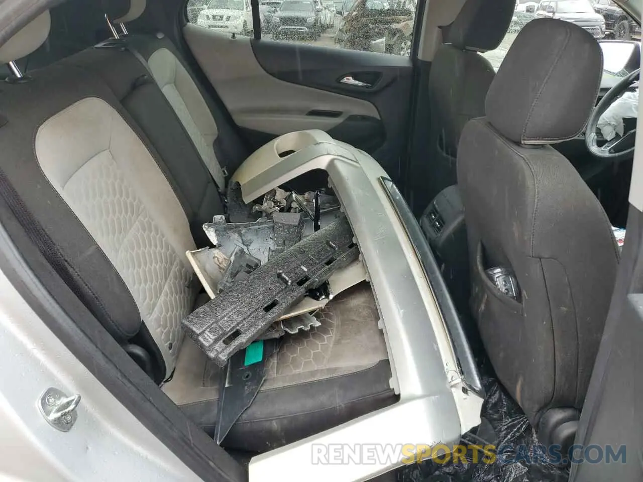 11 Photograph of a damaged car 2GNAXKEV0L6138916 CHEVROLET EQUINOX 2020