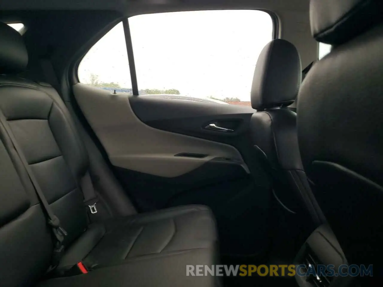 11 Photograph of a damaged car 2GNAXKEV0L6142688 CHEVROLET EQUINOX 2020