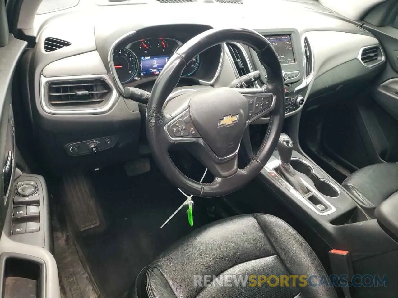 8 Photograph of a damaged car 2GNAXKEV0L6142688 CHEVROLET EQUINOX 2020