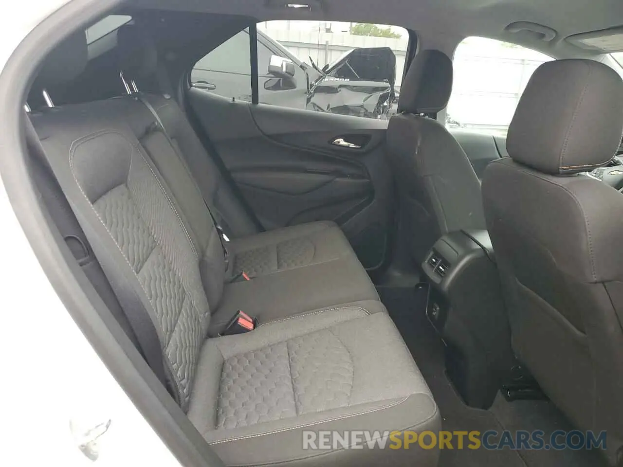 11 Photograph of a damaged car 2GNAXKEV0L6147471 CHEVROLET EQUINOX 2020