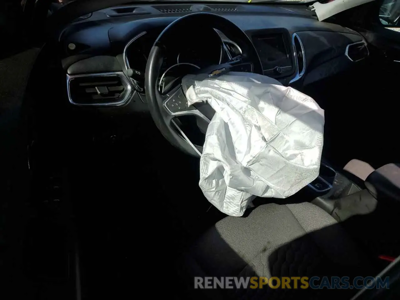 8 Photograph of a damaged car 2GNAXKEV0L6182060 CHEVROLET EQUINOX 2020