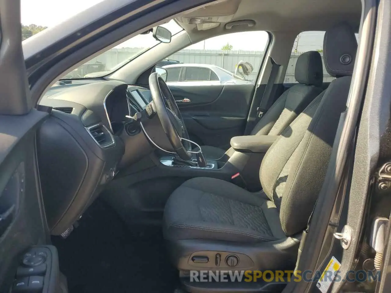 7 Photograph of a damaged car 2GNAXKEV0L6193625 CHEVROLET EQUINOX 2020
