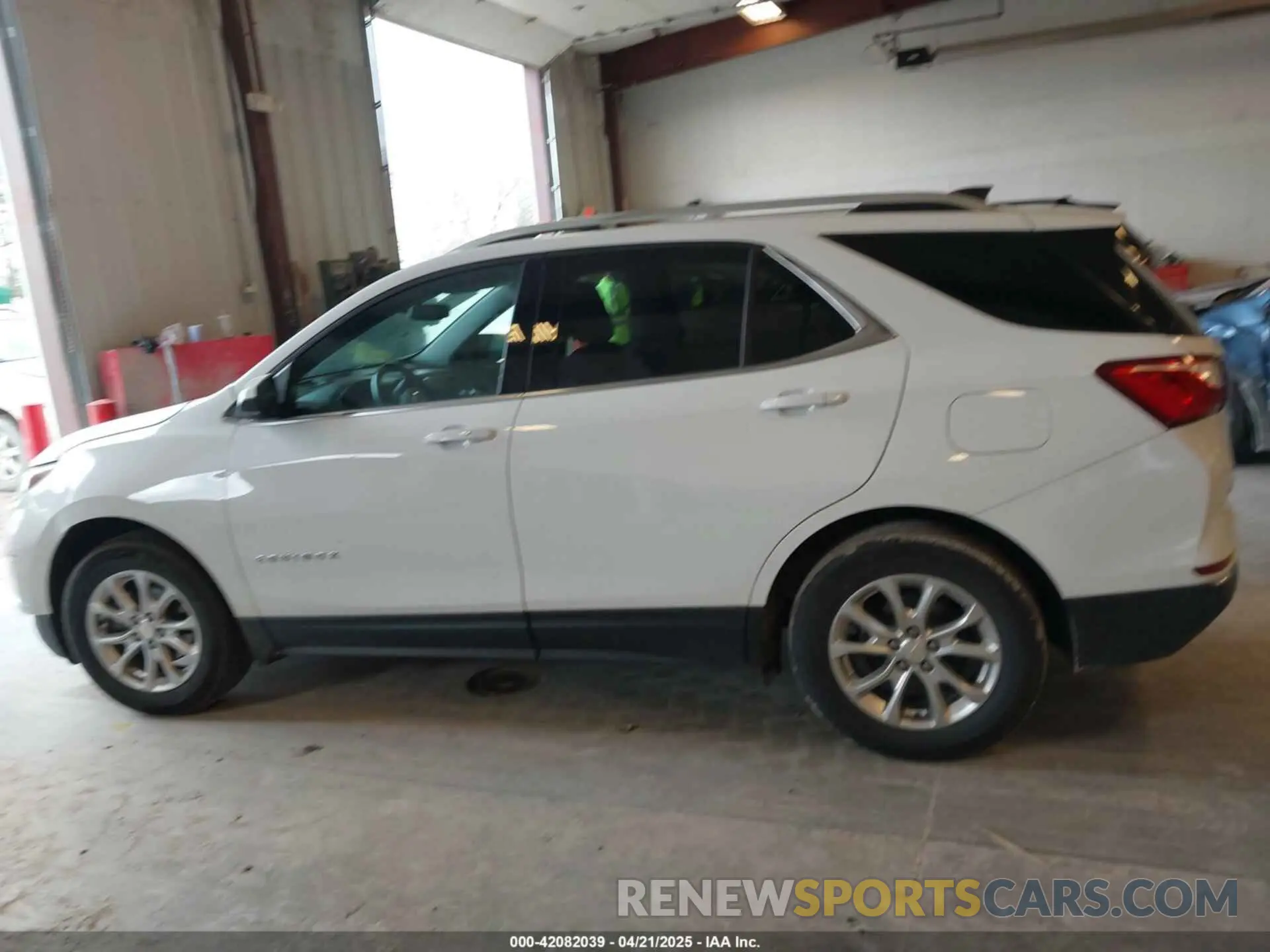 14 Photograph of a damaged car 2GNAXKEV0L6249174 CHEVROLET EQUINOX 2020