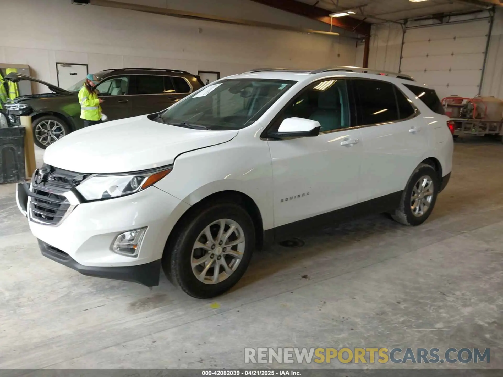 2 Photograph of a damaged car 2GNAXKEV0L6249174 CHEVROLET EQUINOX 2020