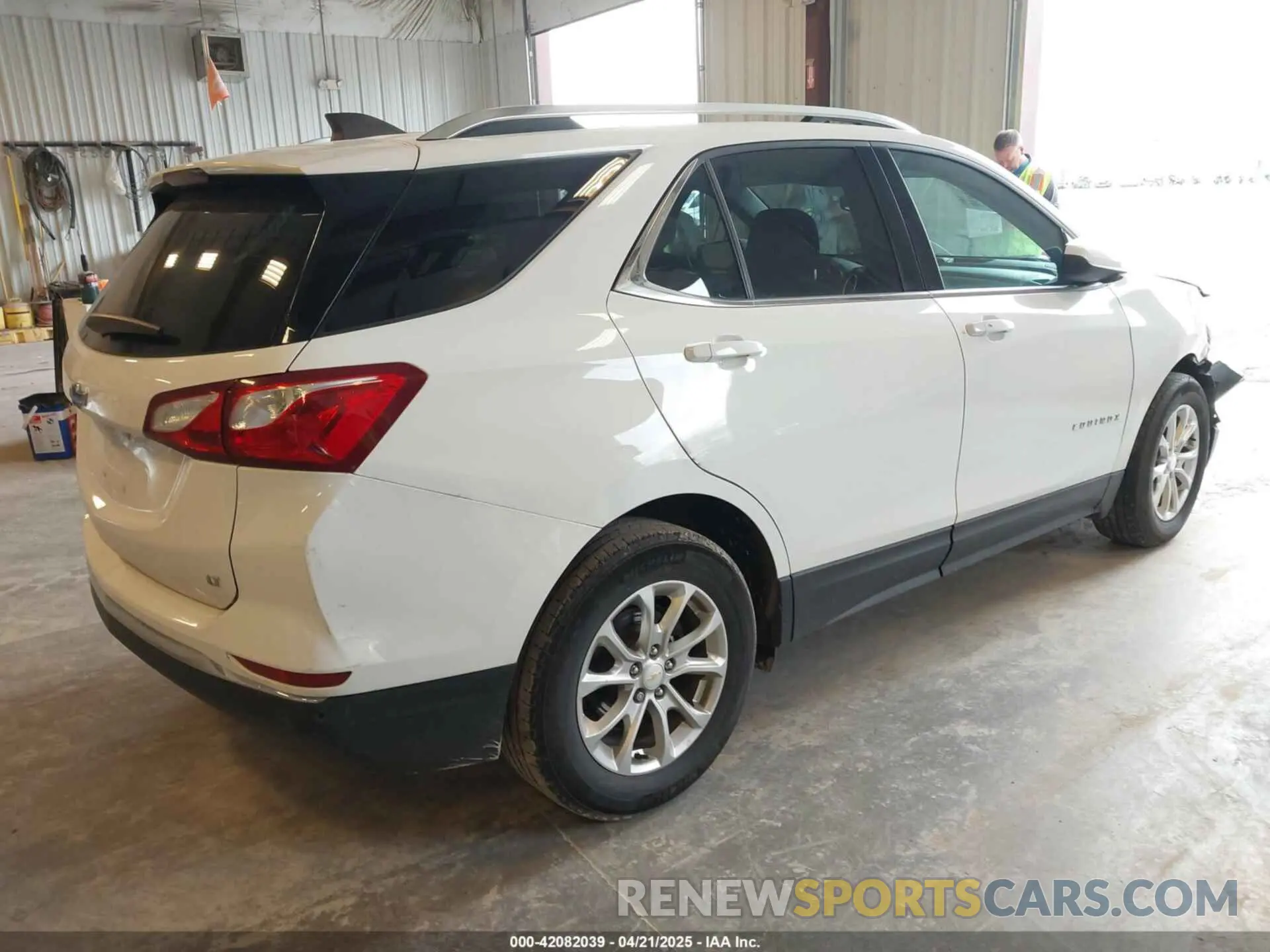 4 Photograph of a damaged car 2GNAXKEV0L6249174 CHEVROLET EQUINOX 2020