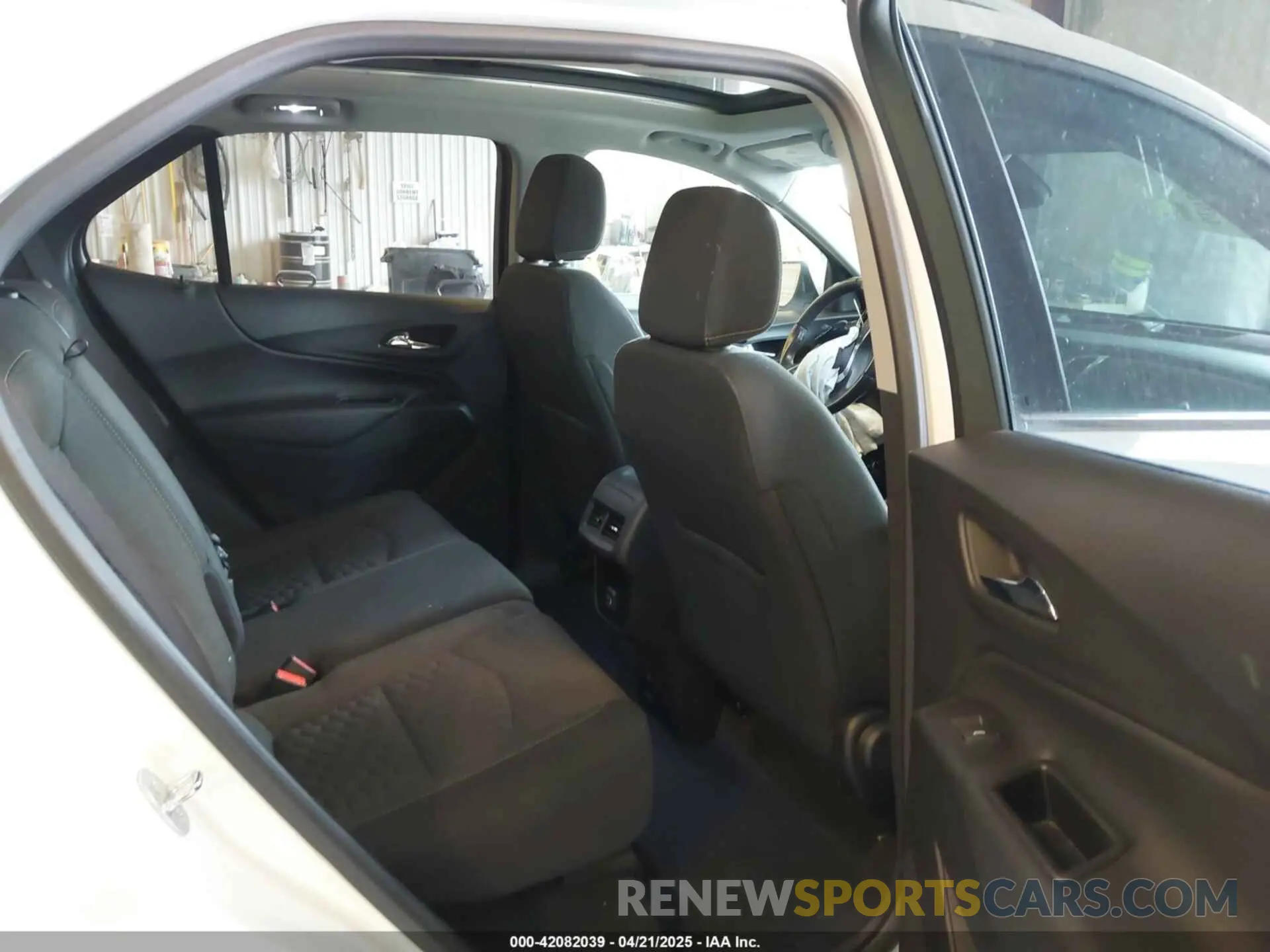 8 Photograph of a damaged car 2GNAXKEV0L6249174 CHEVROLET EQUINOX 2020