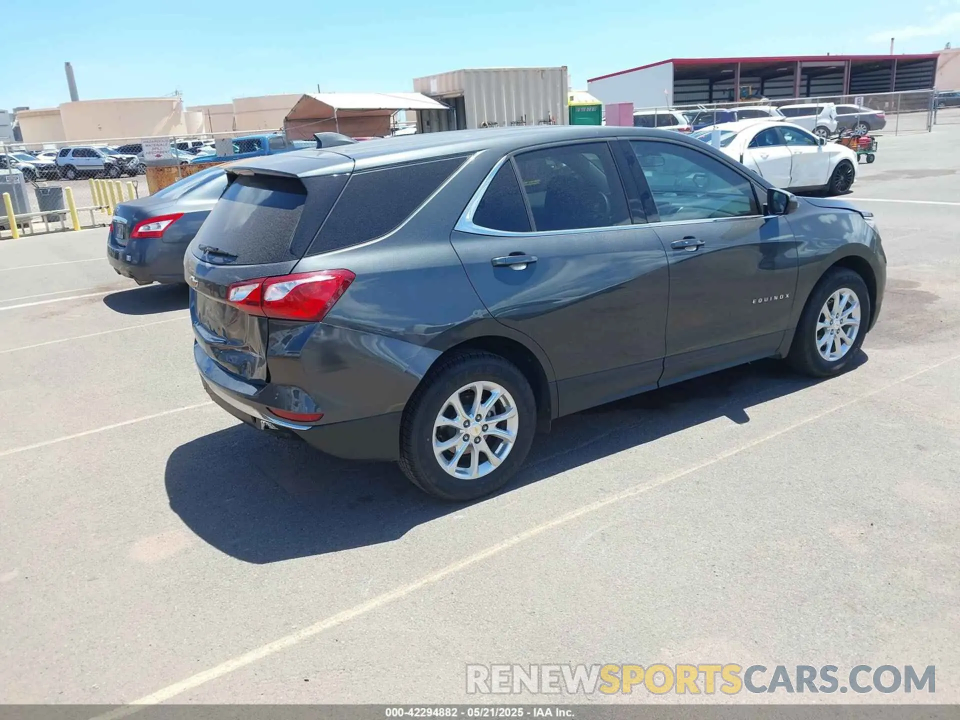 4 Photograph of a damaged car 2GNAXKEV0L6251510 CHEVROLET EQUINOX 2020