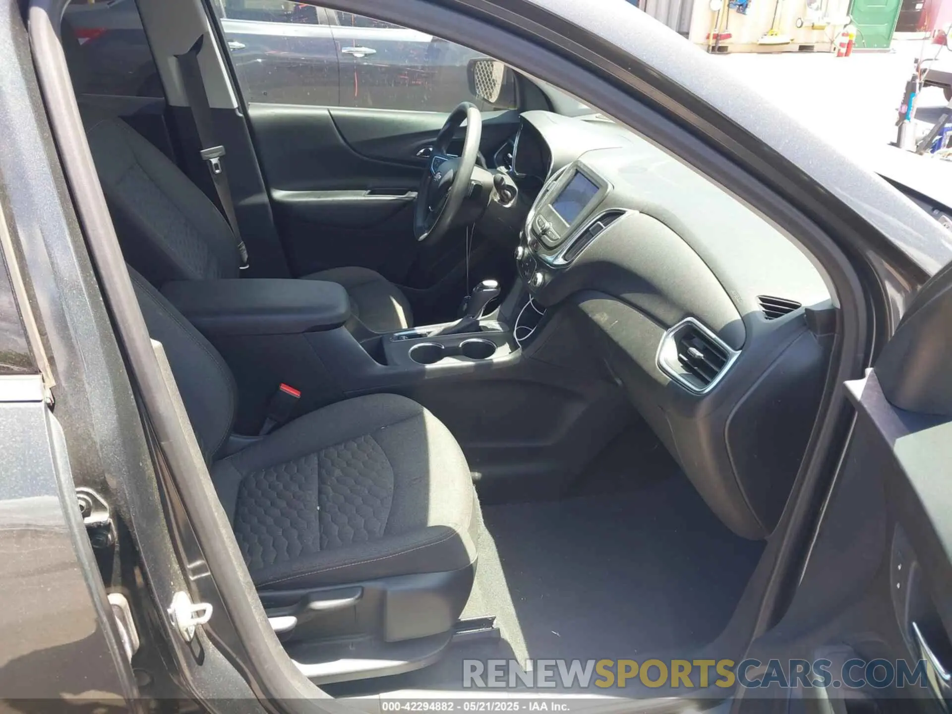 5 Photograph of a damaged car 2GNAXKEV0L6251510 CHEVROLET EQUINOX 2020