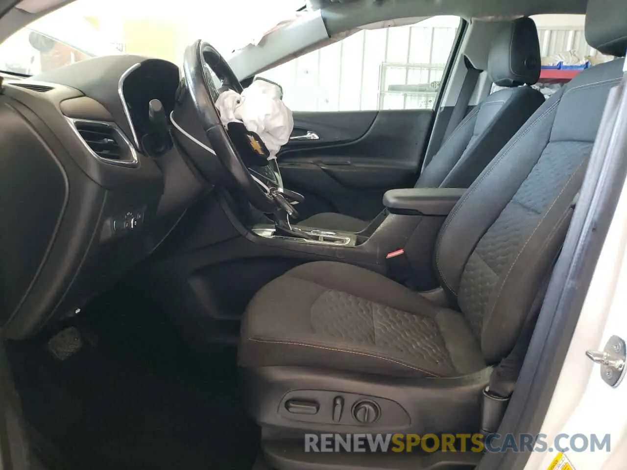 7 Photograph of a damaged car 2GNAXKEV1L6120988 CHEVROLET EQUINOX 2020