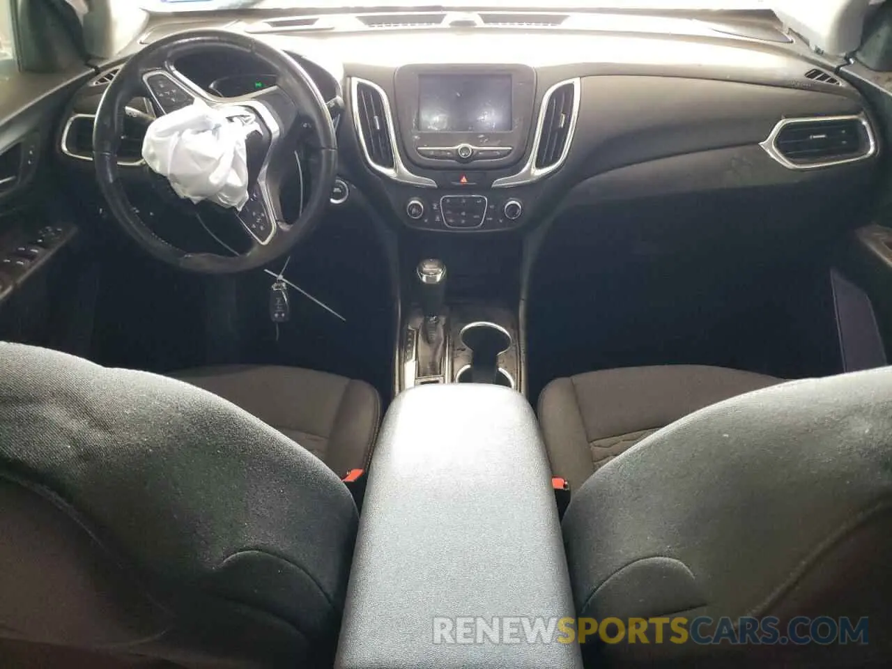8 Photograph of a damaged car 2GNAXKEV1L6120988 CHEVROLET EQUINOX 2020