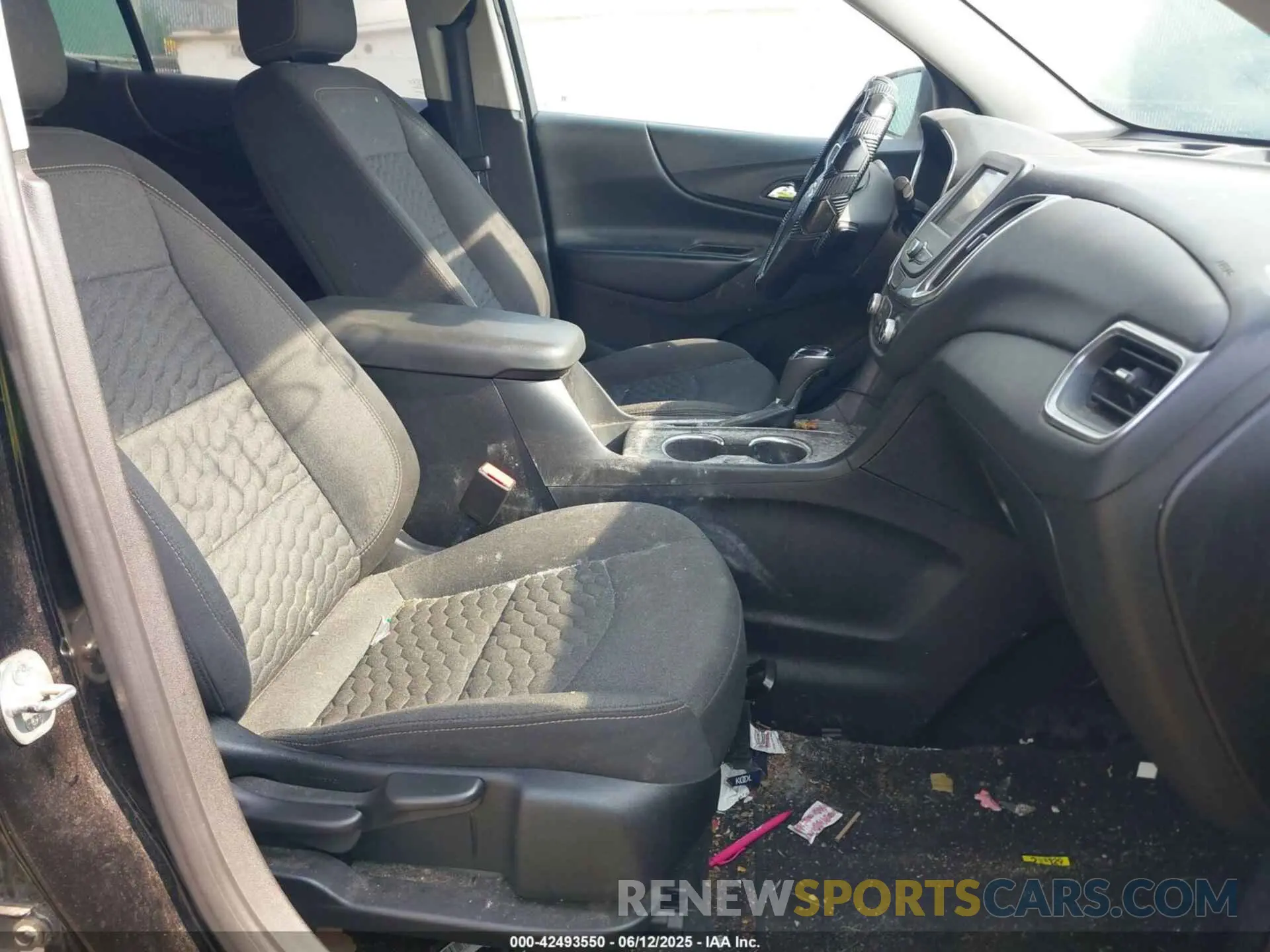 5 Photograph of a damaged car 2GNAXKEV1L6203482 CHEVROLET EQUINOX 2020