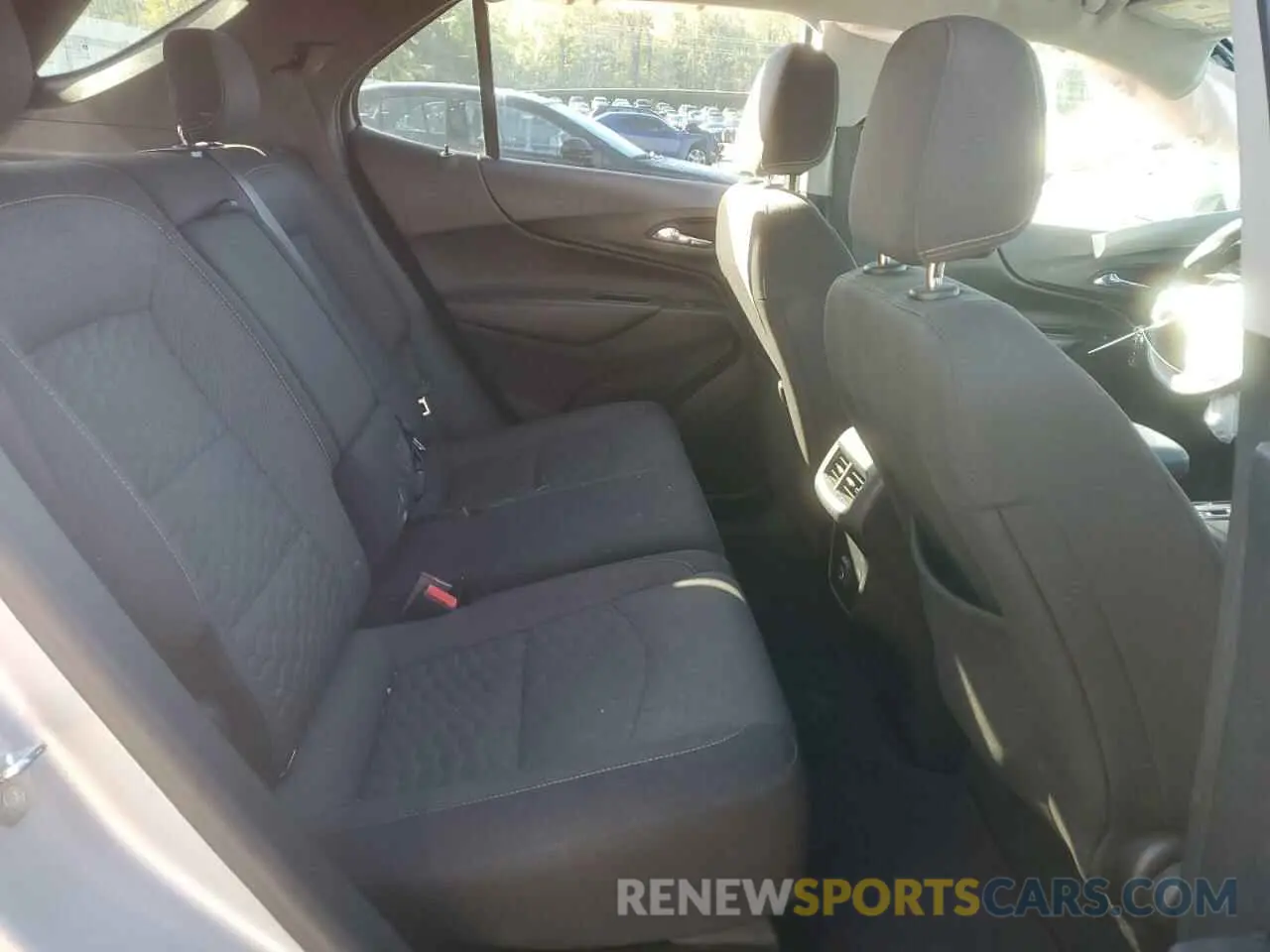 11 Photograph of a damaged car 2GNAXKEV1L6207824 CHEVROLET EQUINOX 2020