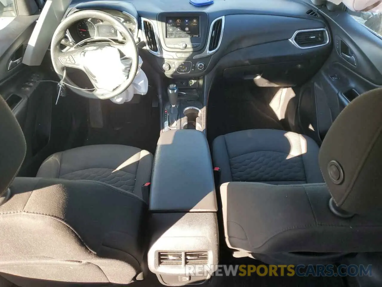 8 Photograph of a damaged car 2GNAXKEV1L6207824 CHEVROLET EQUINOX 2020