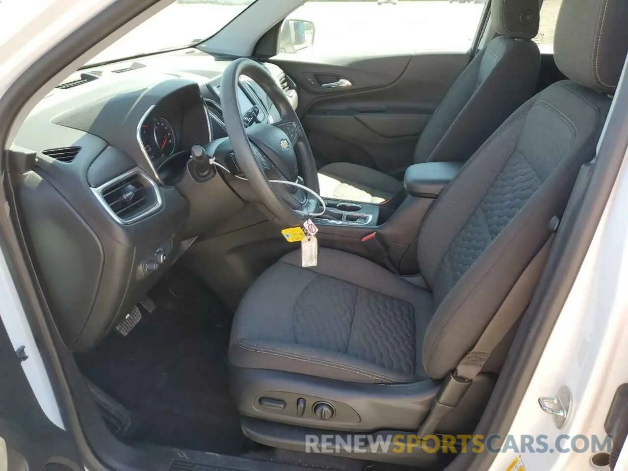 7 Photograph of a damaged car 2GNAXKEV1L6211405 CHEVROLET EQUINOX 2020