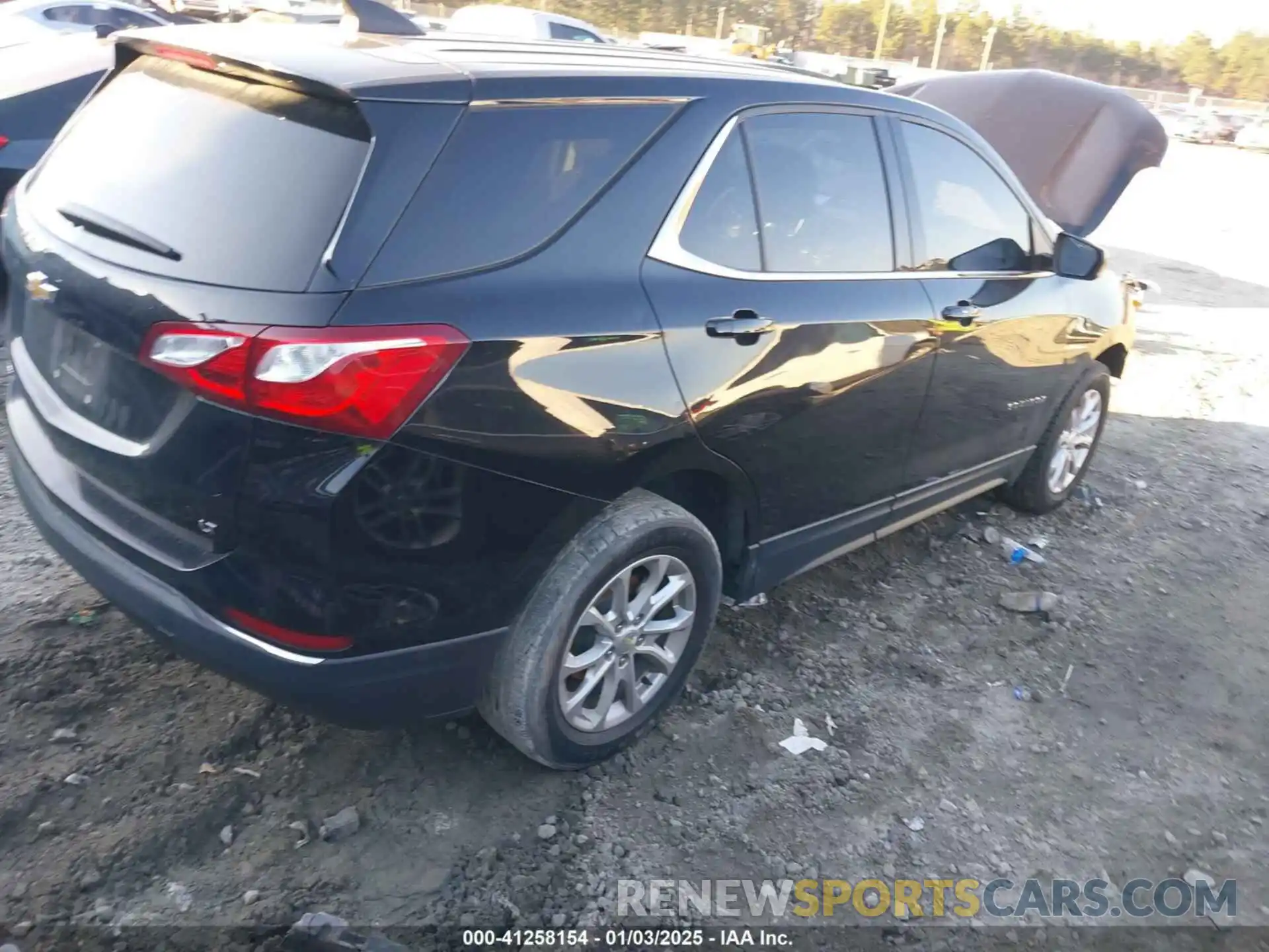 4 Photograph of a damaged car 2GNAXKEV1L6214319 CHEVROLET EQUINOX 2020