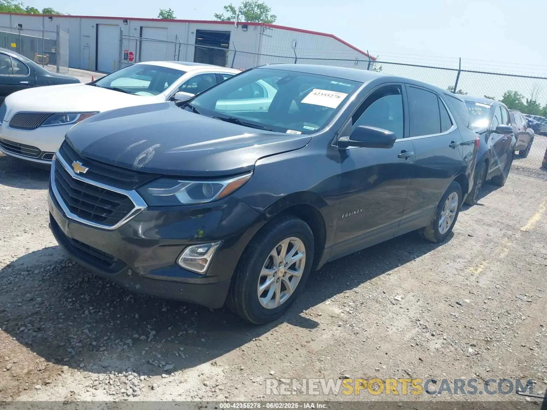 2 Photograph of a damaged car 2GNAXKEV1L6236885 CHEVROLET EQUINOX 2020